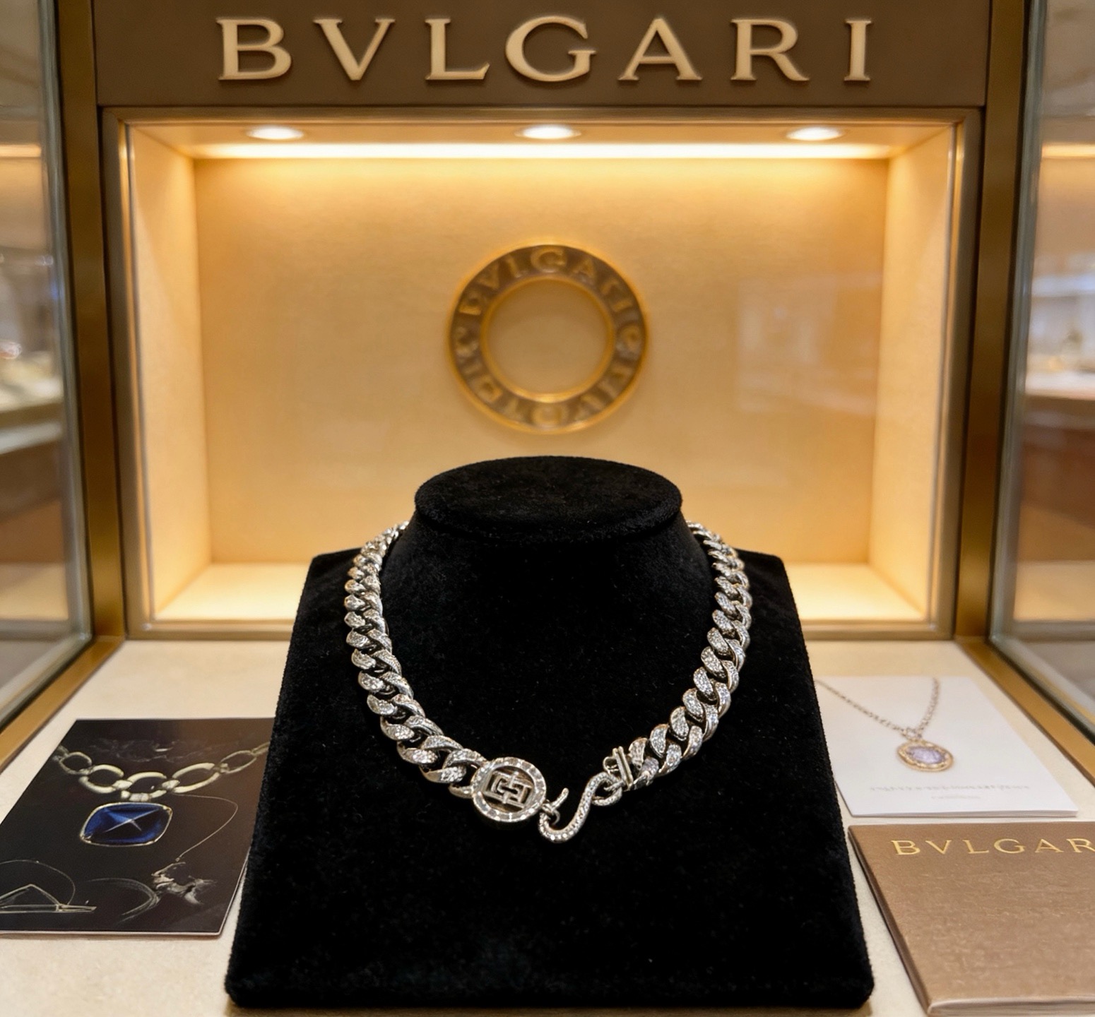 NO:864046,Batch. Bvlgari necklace V gold material. BVLGARI DIVAS’ DREAM series. Perfect appearance, unparalleled details. The unique color is completely impeccable. It is decorated with classic embellishment shape design. It is simple yet elegant and eye-catching. The combination of 18K gold makes the complexion more elegant. The upper body is elegant and attractive. The same style for men and women. Bvlgari necklace. Hot product recommendation. Total length 60 cm, boutique jewelry, bottega  veneta,bvlgari,bvlgari,necklace19860909批.宝格丽项链V金材质 .BVLGARI宝格丽 DIVAS‘ DREAM 系列 品相完美,细节无敌,那种独特的色泽完全无可挑剔,再缀以经典点缀外形设计,简约之余却又优雅夺目,18K金的组合更显气色,上身雅致动人.男女同款 宝格丽项链 爆品推荐 总长60厘米,饰品精品,bottega veneta,bvlgari,bvlgari,necklace,Jewelry