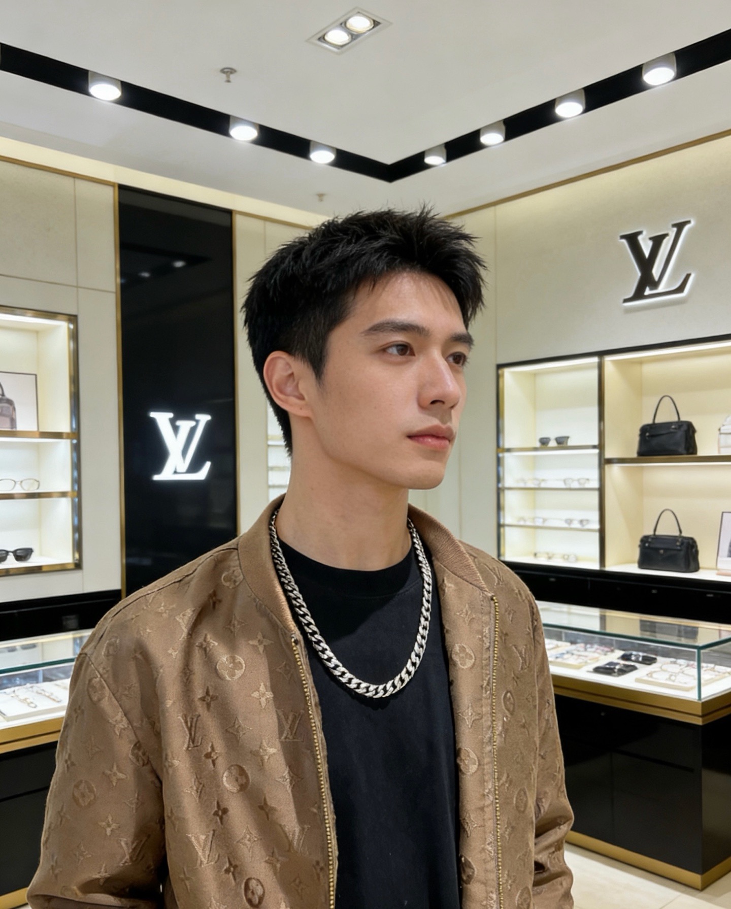 宝格丽项链V金材质 。BVLGARI宝格丽 DIVAS‘ DREAM 系列 品相完美，细节无敌，那种独特