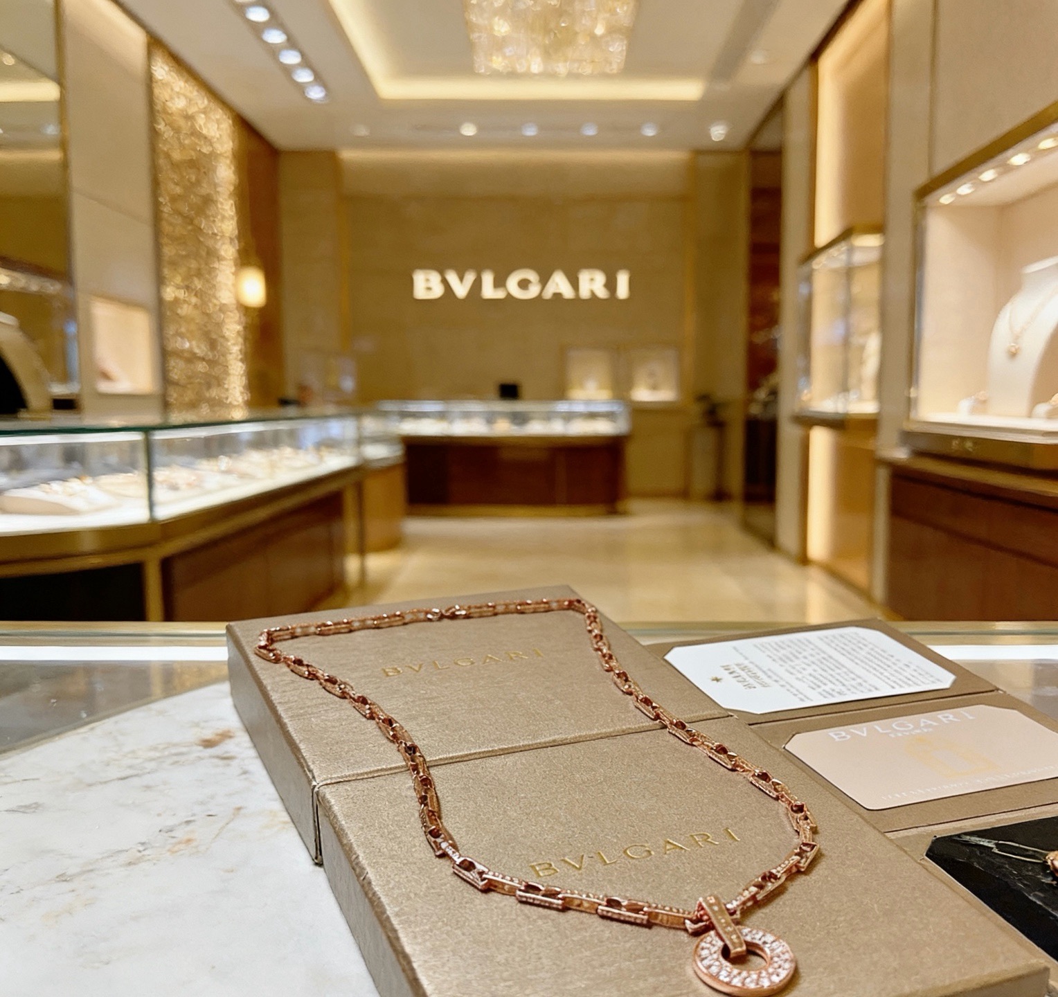 宝格丽项链V金材质 。BVLGARI宝格丽 DIVAS‘ DREAM 系列 品相完美，细节无敌，那种独特