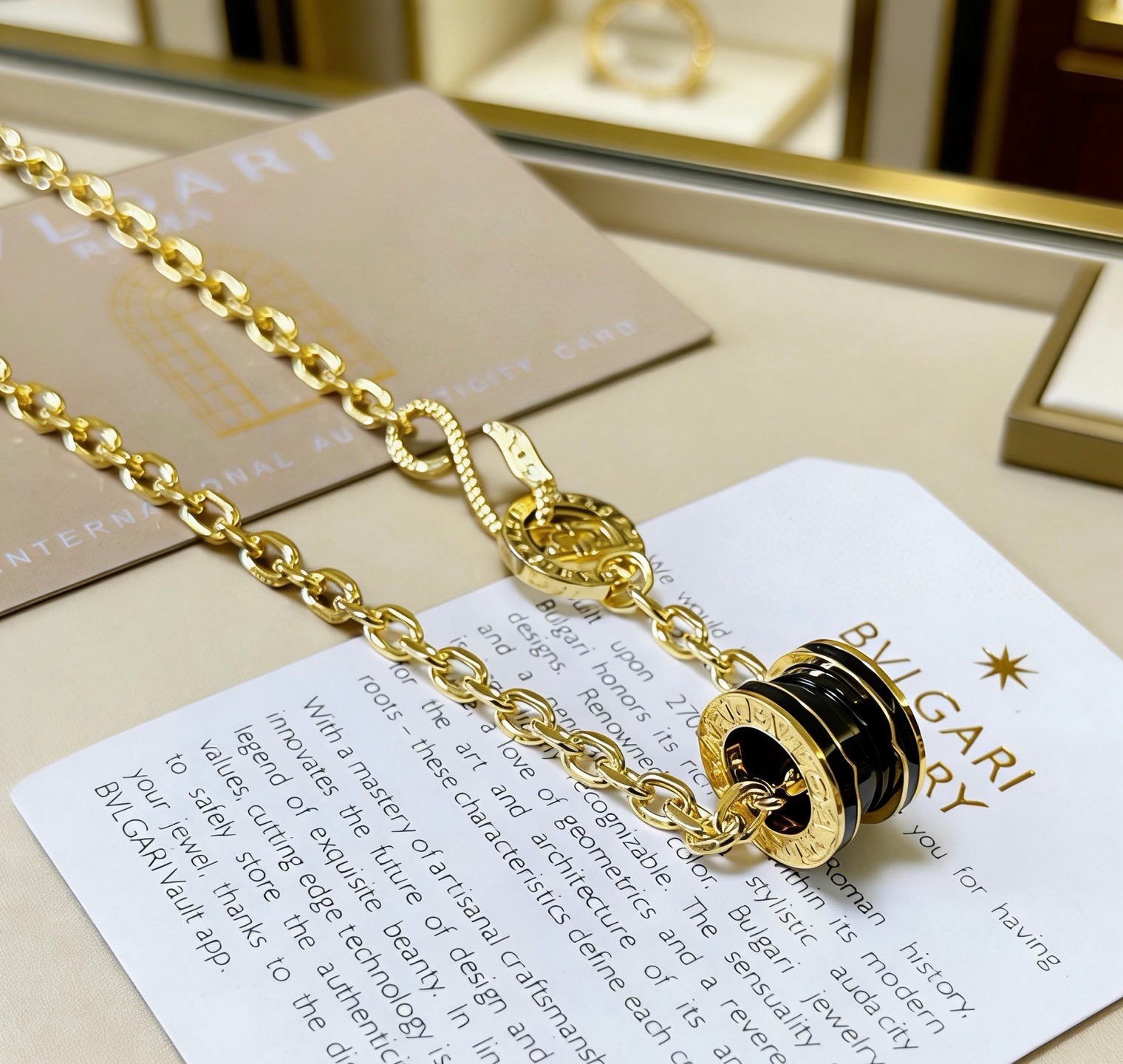 宝格丽项链V金材质 。BVLGARI宝格丽 DIVAS‘ DREAM 系列 品相完美，细节无敌，那种独特