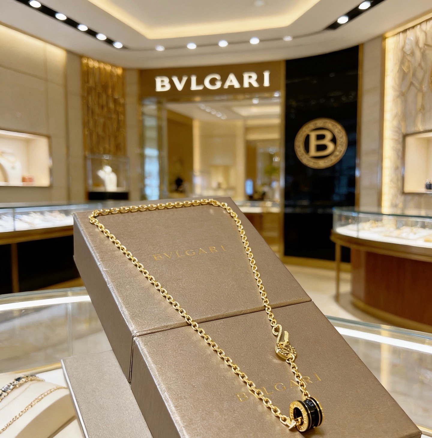 宝格丽项链V金材质 。BVLGARI宝格丽 DIVAS‘ DREAM 系列 品相完美，细节无敌，那种独特