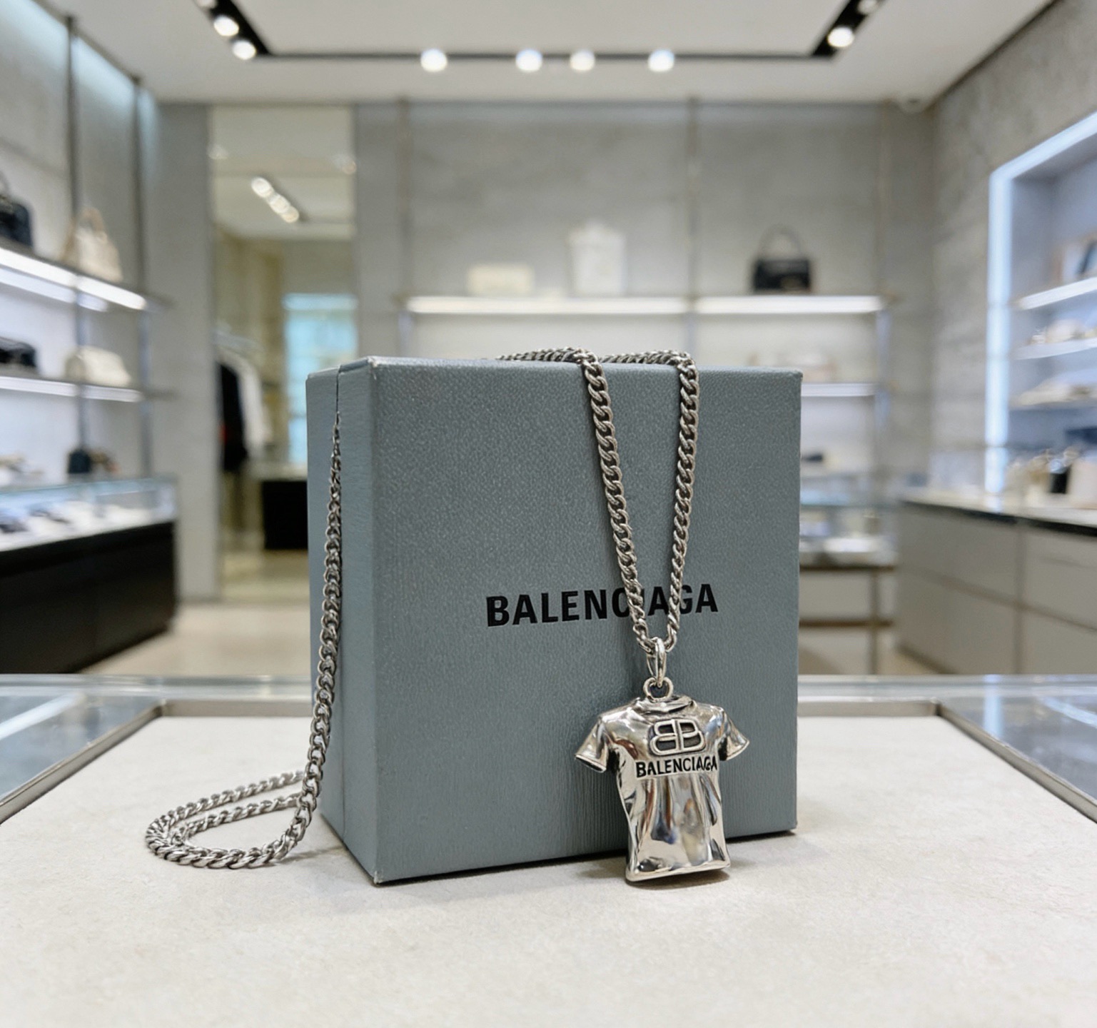 NO:864049,Batch original single goods new products Balenciaga necklace Balenciaga new necklace counter consistent fine details workmanship every detail process in place fine design craftsmanship hot models shipped unique design retro style Balenciaga necklace, jewelry boutique, balenciaga, balenciaga, necklace19860909批 原单货新品 巴黎世家项链 Balenciaga 新款项链专柜一致 细节做工精细 每个细节流程到位 设计工艺精细 火爆款出货 设计独特 复古风格 巴黎世家项链,饰品精品,balenciaga,balenciaga,necklace,Jewelry