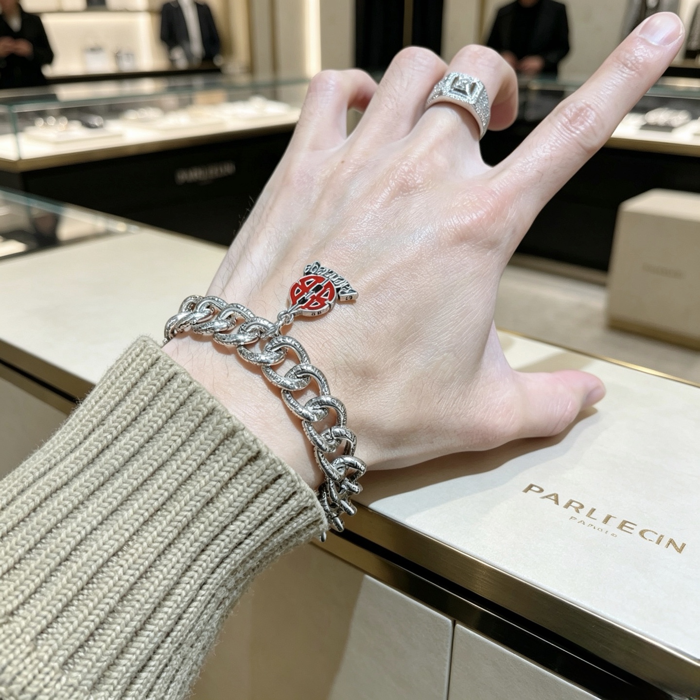 原单货🔹🔹新品 巴黎世家 Balenciaga手链🔹专柜一致巴黎世家手链 男士火爆款出货 设计独特 前卫