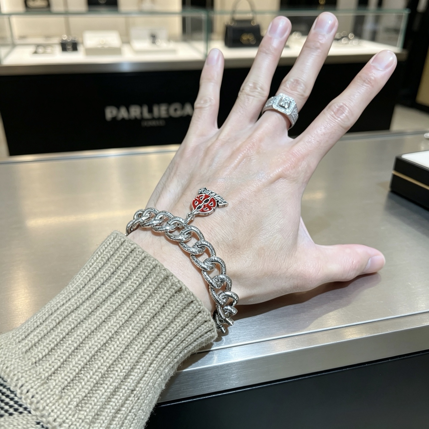 原单货🔹🔹新品 巴黎世家 Balenciaga手链🔹专柜一致巴黎世家手链 男士火爆款出货 设计独特 前卫