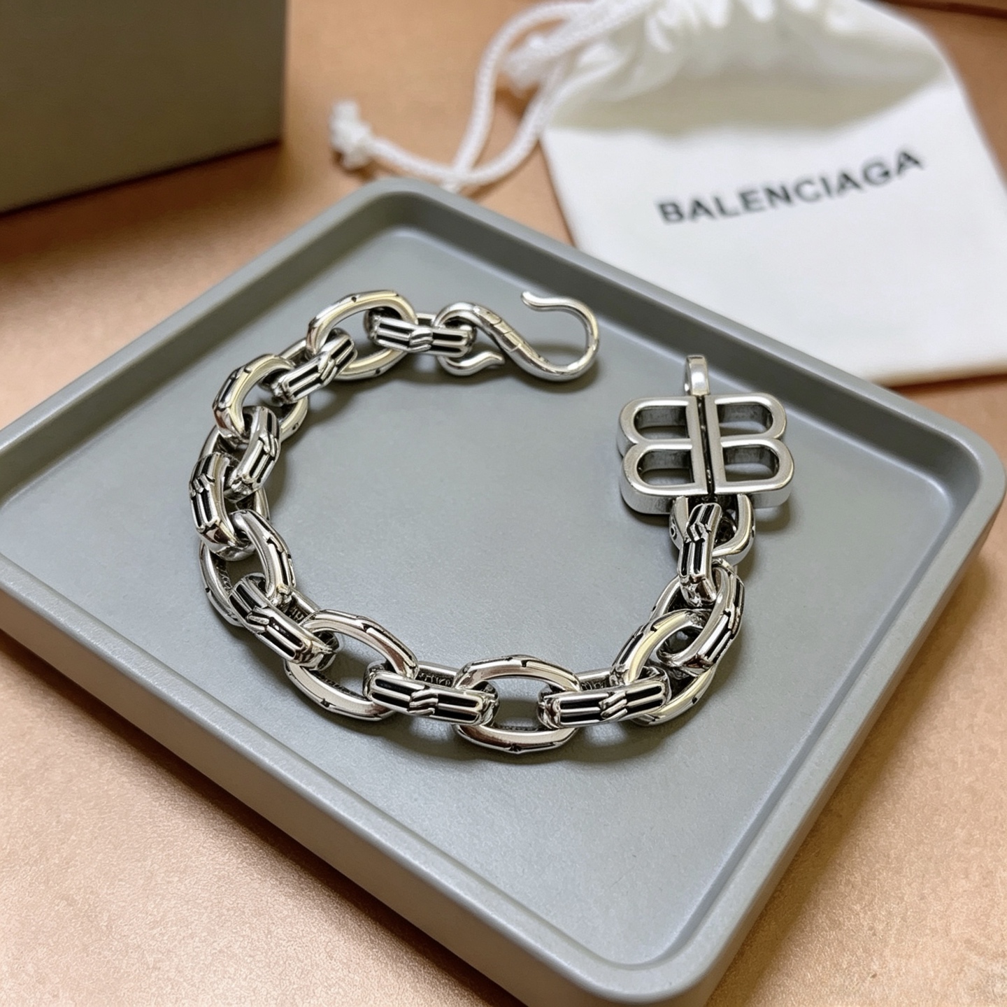 原单货🔹🔹新品 巴黎世家 Balenciaga手链🔹专柜一致巴黎世家手链 男士火爆款出货 设计独特 前卫