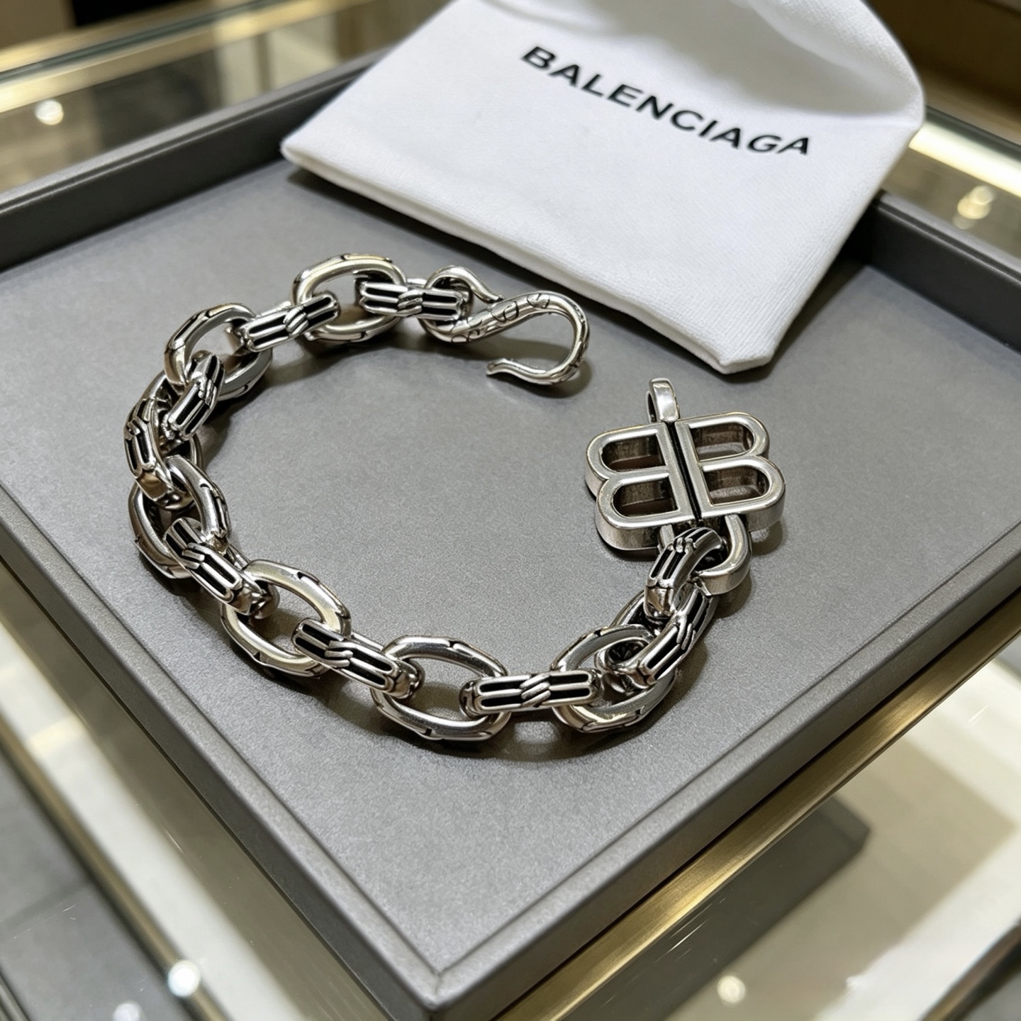 原单货🔹🔹新品 巴黎世家 Balenciaga手链🔹专柜一致巴黎世家手链 男士火爆款出货 设计独特 前卫