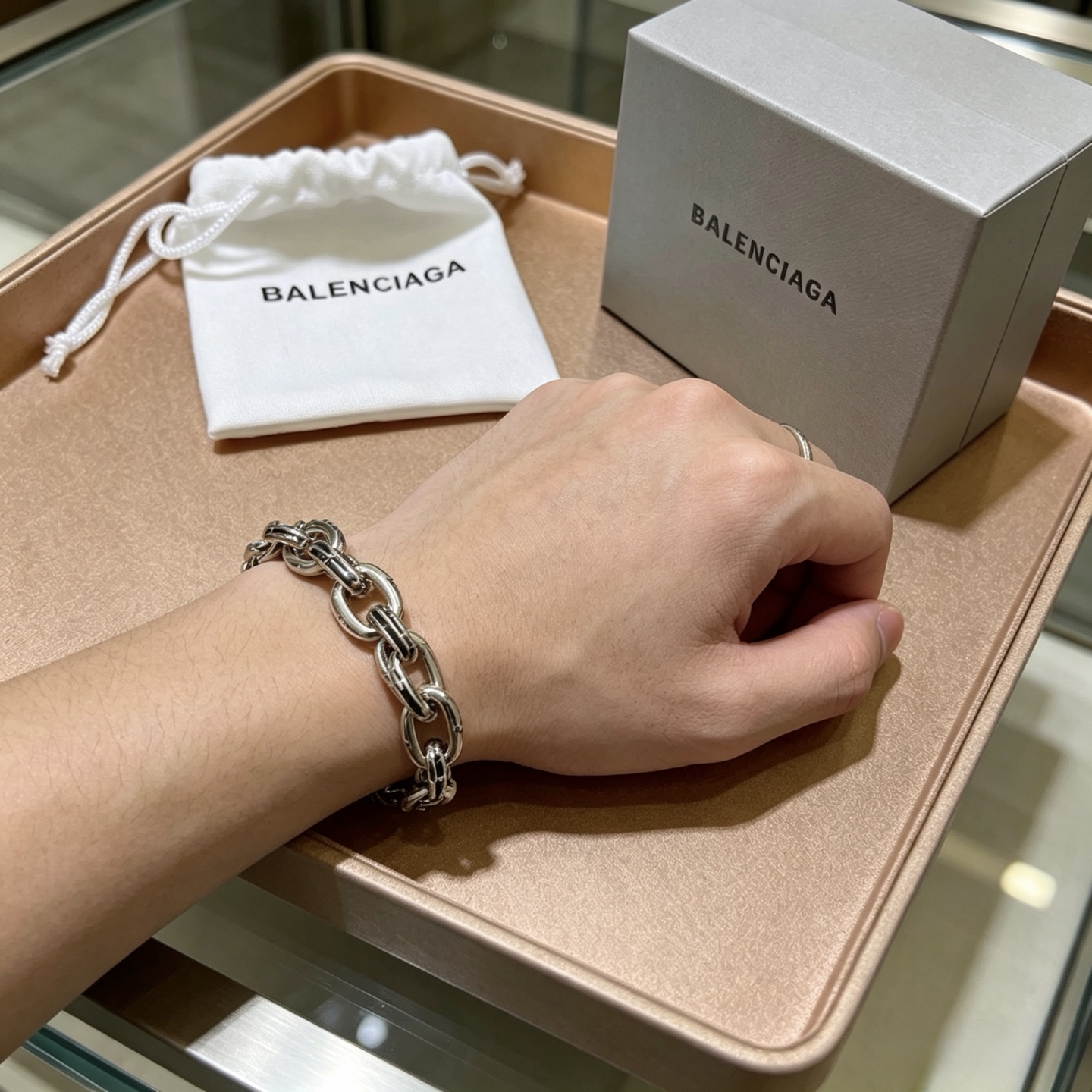原单货🔹🔹新品 巴黎世家 Balenciaga手链🔹专柜一致巴黎世家手链 男士火爆款出货 设计独特 前卫