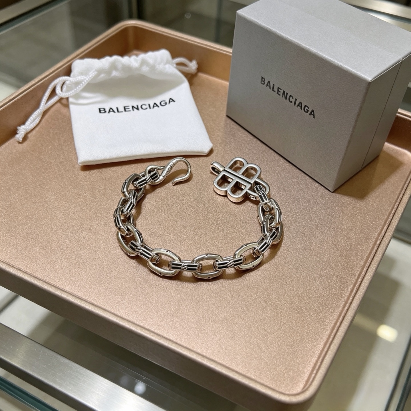 原单货🔹🔹新品 巴黎世家 Balenciaga手链🔹专柜一致巴黎世家手链 男士火爆款出货 设计独特 前卫