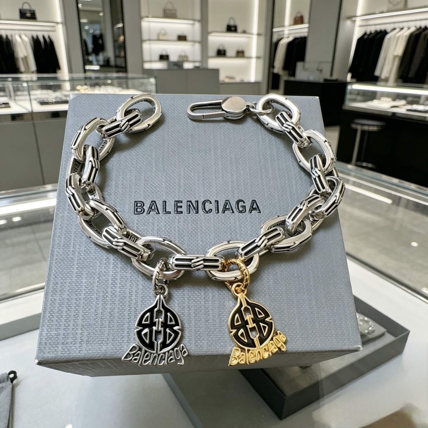 原单货🔹🔹新品 巴黎世家 加粗款 Balenciaga手链🔹专柜一致巴黎世家手链 男士火爆款出货 设计独