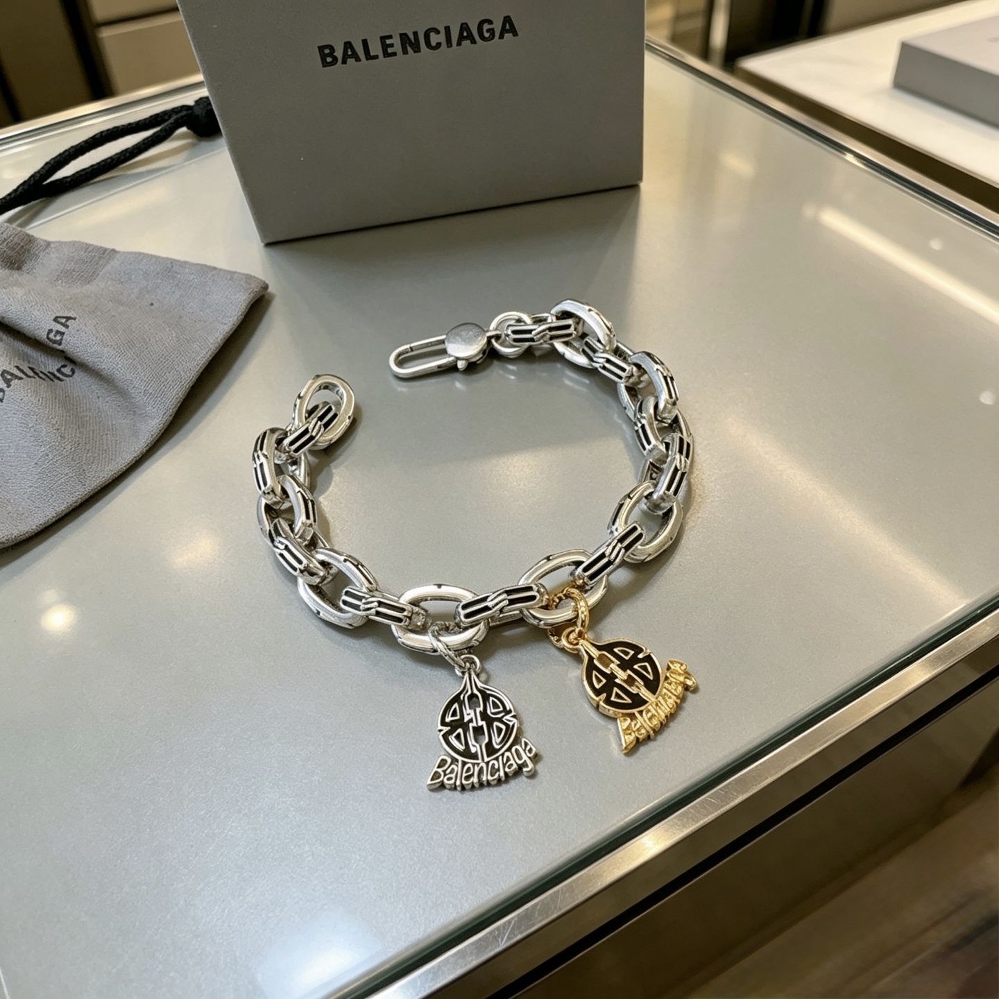 原单货🔹🔹新品 巴黎世家 加粗款 Balenciaga手链🔹专柜一致巴黎世家手链 男士火爆款出货 设计独