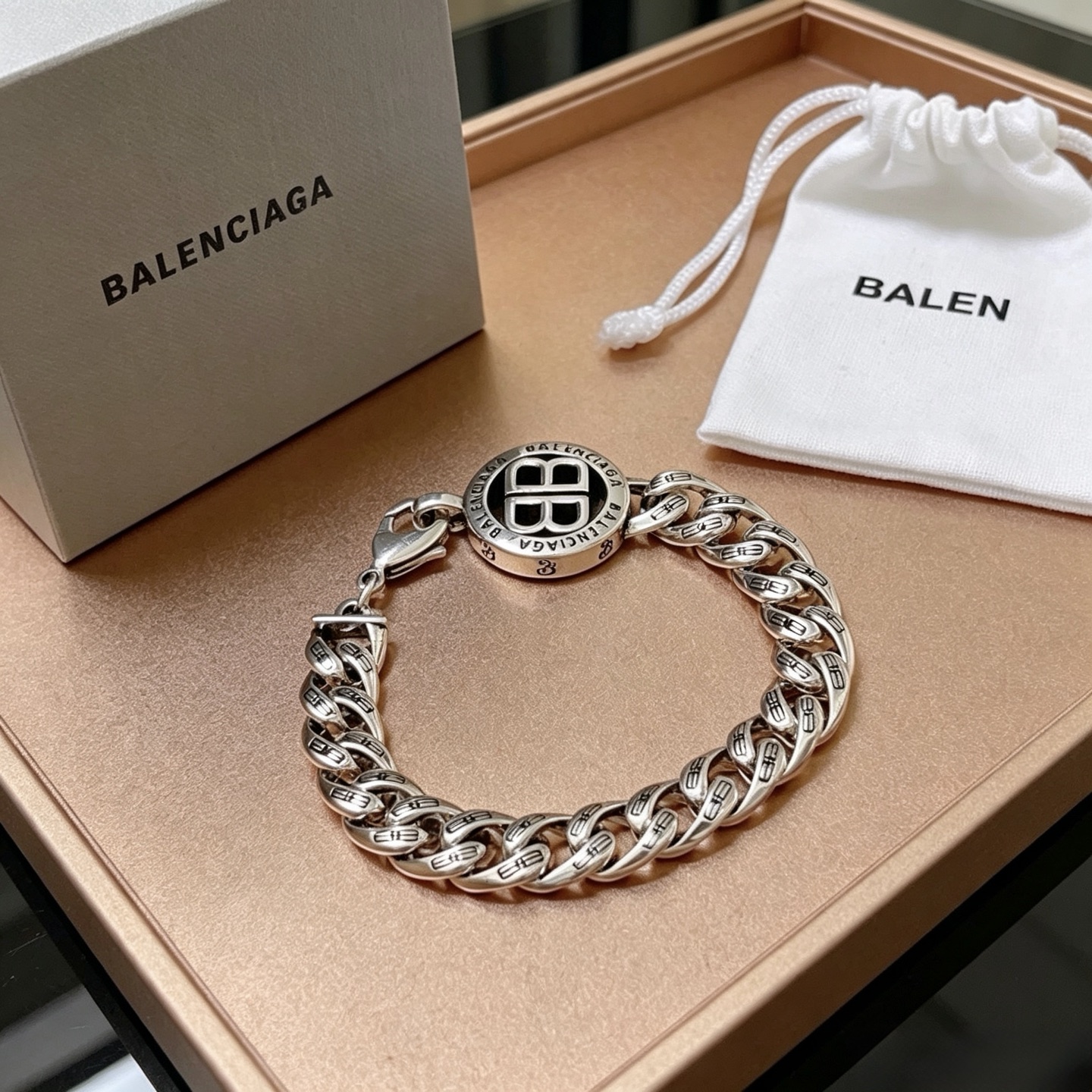 原单货🔹🔹新品 巴黎世家 Balenciaga手链🔹专柜一致巴黎世家手链 男士火爆款出货 设计独特 前卫