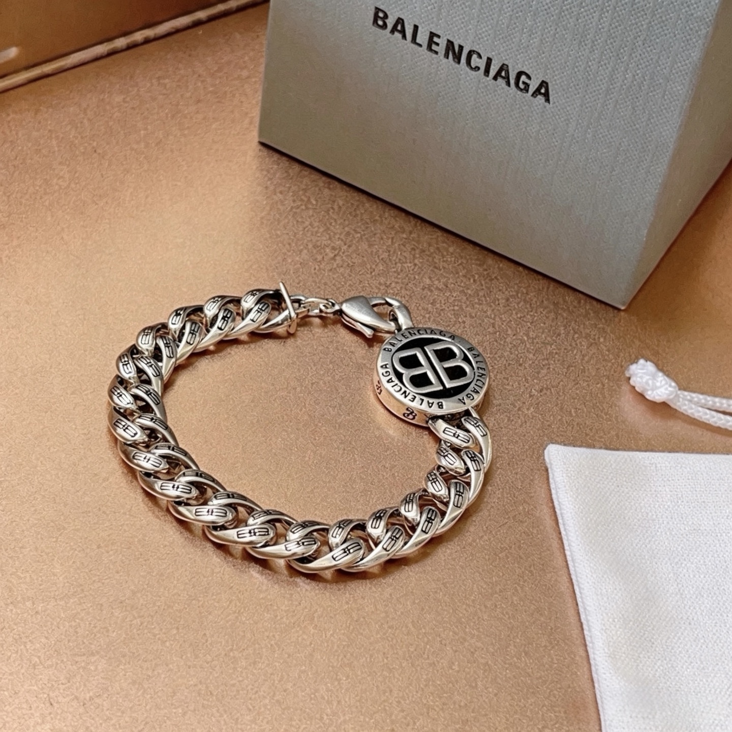 原单货🔹🔹新品 巴黎世家 Balenciaga手链🔹专柜一致巴黎世家手链 男士火爆款出货 设计独特 前卫