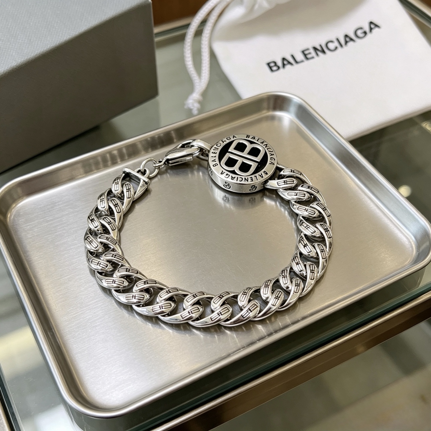 NO:864094,Batch. Original new product Balenciaga Balenciaga Bracelet Counter Same Balenciaga Bracelet Men's hot model shipped Unique design avant-garde A must-have for men and women!  Size 18.20.22.24cm, fine jewelry, balenciaga, balenciaga, bracelet19860909批. 原单货新品 巴黎世家 Balenciaga手链专柜一致巴黎世家手链 男士火爆款出货 设计独特 前卫 男女必备！码数18.20.22.24cm,饰品精品,balenciaga,balenciaga,bracelet,Jewelry