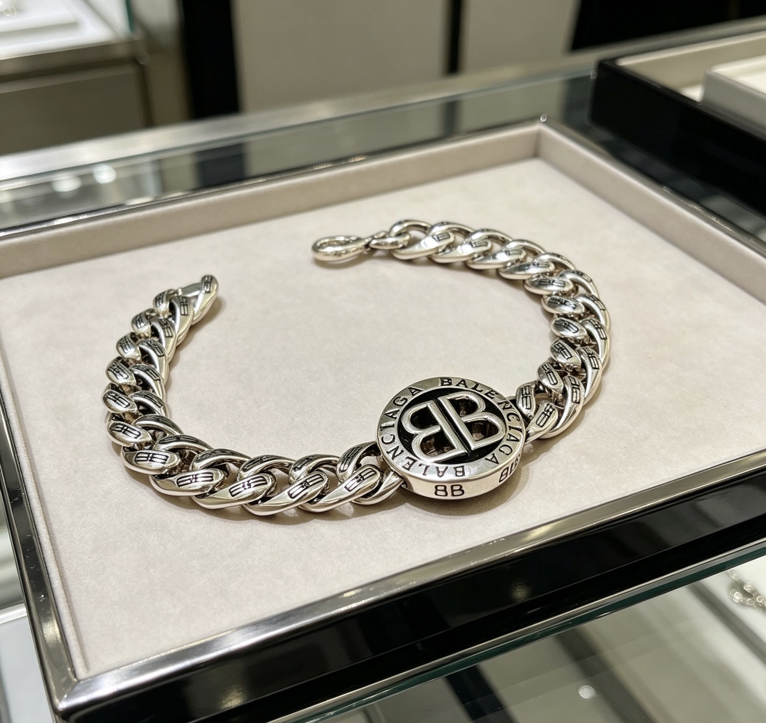 NO:864129,Batch. Original new product Balenciaga Bracelet Balenciaga Bracelet Counter Same Balenciaga Bracelet Men's hot model shipped Unique design avant-garde A must-have for men!  18 20 22 24cm, fine jewelry, balenciaga, balenciaga, bracelet19860909批. 原单货新品 巴黎世家手链Balenciaga手链专柜一致巴黎世家手链 男士火爆款出货 设计独特 前卫 男士必备！18 20 22 24cm,饰品精品,balenciaga,balenciaga,bracelet,Jewelry