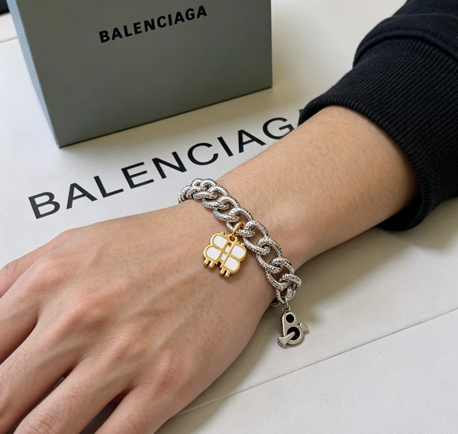 原单货🔹🔹新品 巴黎世家手链Balenciaga手链🔹专柜一致巴黎世家手链 男士火爆款出货 设计独特 前