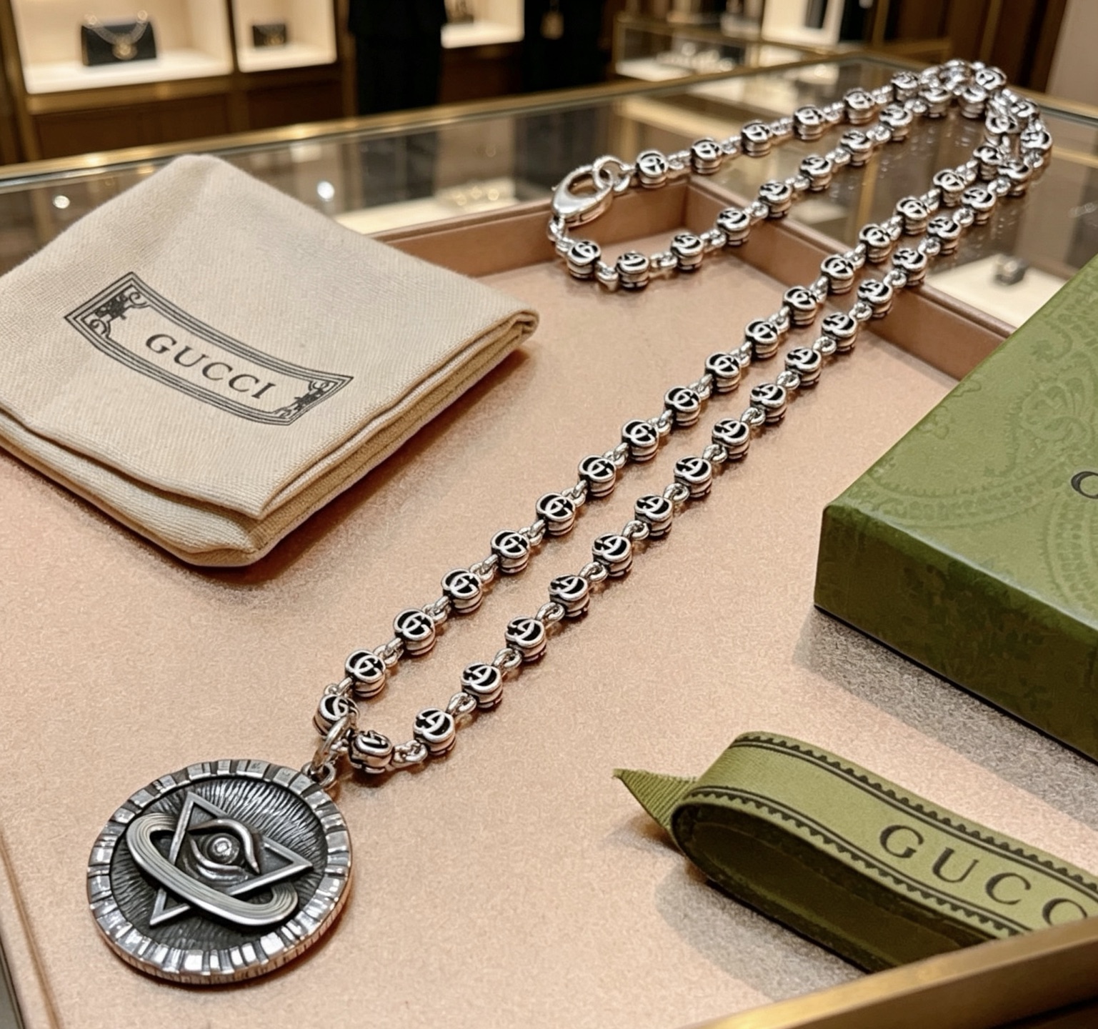 NO:864160,Batch. Gucci necklace retro material, imported customization, retro high-end boutique chain Gucci necklace, cheerful energy of personality, retro Gucci inspiration has more connotation and is the light of wealth, which helps to attract wealth energy and bring lucky energy. High-end elegance, fashion and a fresh sense of life., jewelry boutique, gucci, necklace19860909批. 古驰项链复古材质 进口定制 复古高端精品链条古驰项链,个性快活的能量复古古驰灵感更有内涵亦是财富之光有助于吸引财富能量,带来幸运的能量.高级优雅不俗,时尚又带一种清新的生命感.,饰品精品,gucci,necklace,Jewelry