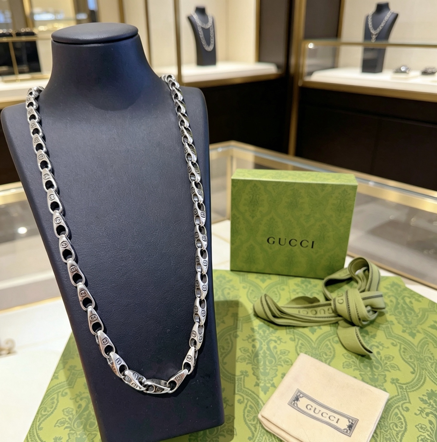 NO:864172,The latest Gucci necklace has a higher grade. The same model as the star's Anger Forest series. Double G classic design concept necklace series. Retro silver necklace. The details are distressed. The shiny version is not available in the market. This one has been on the market. It is a best-selling model in Gucci. It is very suitable for trendy clothes, fine jewelry, gucci, necklace.19860909批古驰项链最新款链条档次更高明星同款Anger Forest系列双G经典款设计理念项链系列复古银项链 细节对版做旧处理 非市面亮面版型 这款一直在出 古驰里面热卖款 非常好搭配潮流衣服,饰品精品,gucci,necklace,Jewelry