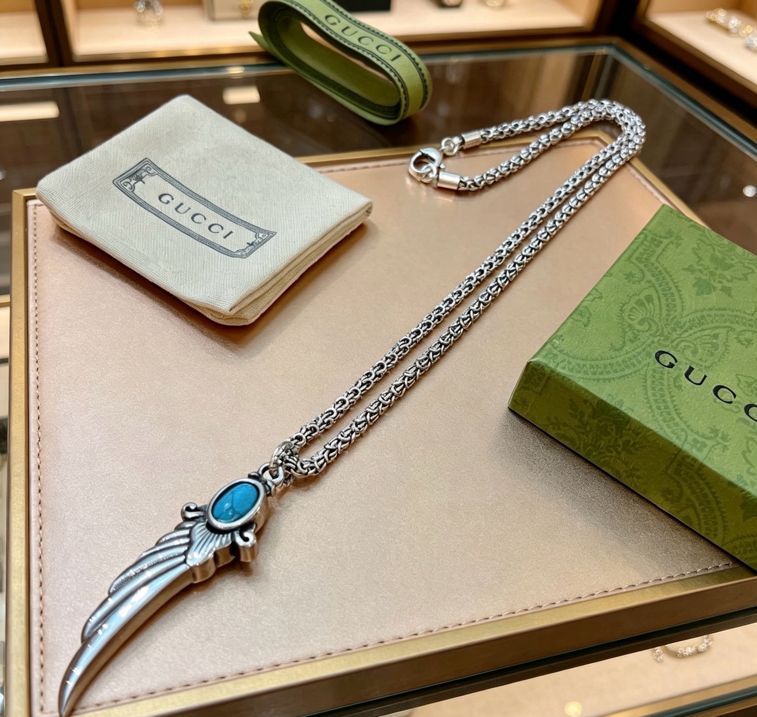 NO:879688,The latest version of the Gucci necklace has a higher grade. The same style as the Anger Forest series double G Gucci necklace for celebrities. The details are distressed. The glossy version is not available in the market. This model has been on the market. It is a best-selling model in Gucci. It is very suitable for trendy clothes, fine jewelry, Gucci, and necklace.19860909批古驰项链最新款链条档次更高明星同款Anger Forest系列双G古驰项链 细节对版做旧处理 非市面亮面版型 这款一直在出 古驰里面热卖款 非常好搭配潮流衣服,饰品精品,gucci,necklace,Jewelry