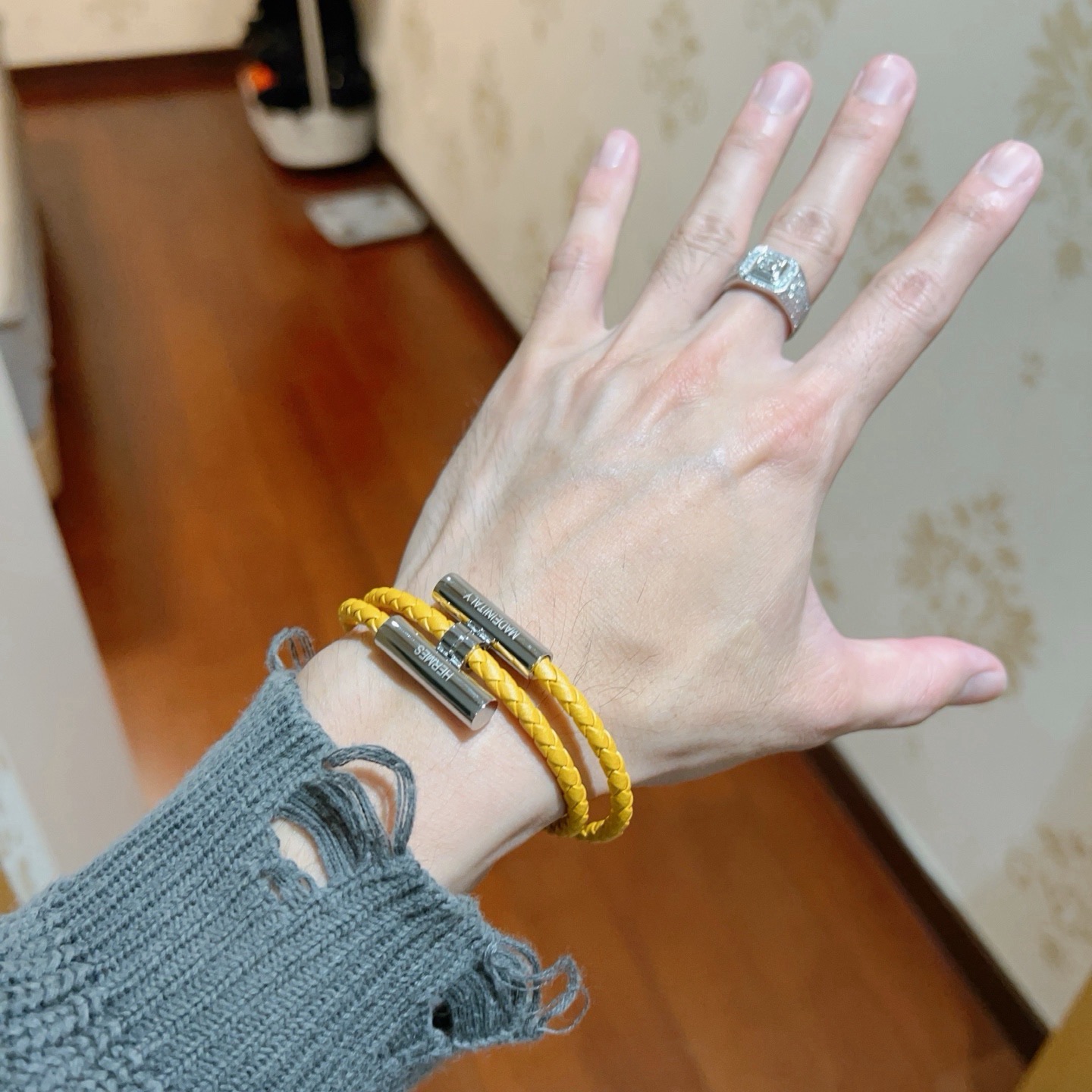 Pulsera Hermes Tournis Tresse Cuero trenzado amarillo girasol Herrajes de metal plateado paladiado T5 19cm