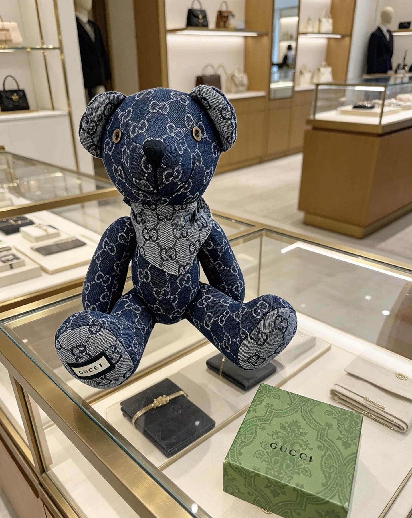 爆款来袭 古驰官网首发新品小熊玩偶独家高品质发售 出口法国订单新品发布 ，古驰的的一款小熊公仔🧸独家关节