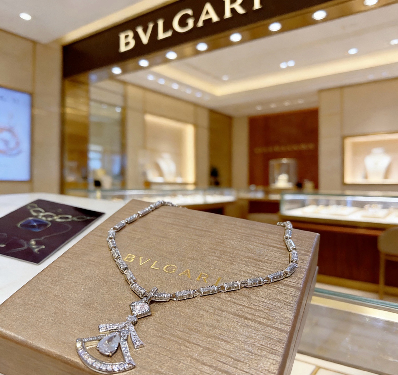 宝格丽项链V金材质。BVLGARI宝格丽 DIVAS‘ DREAM 扇形系列 品相完美，细节无敌，那种独