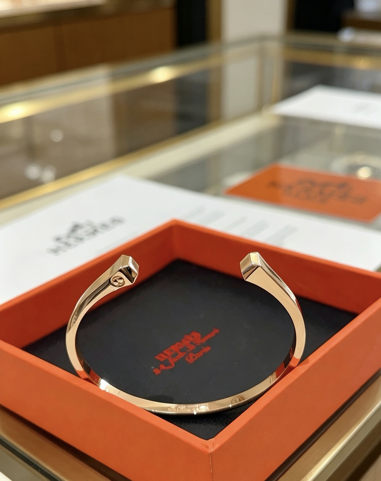 NO:879759,Batch. Hermès bracelets. Same style for men and women. Automatically adjust the opening. The ceiling in jewelry. This is the charm of taste. High-end customization. Everyone loves Hermès. Popular bracelets. Super fine and praised by all goddesses and stars. The same style. High-end material gold-plated, k gold texture, Seiko 18k color retention. It’s really nice to get it. Boutique jewelry, hermes, bracelet, gold plating19860909批. 爱马仕手镯 男女同款自动调节开口 饰品中的天花板 这就是品味的魅力 高端定制 都爱爱马仕火爆 手镯 超精赞各路女神 明星 同款 高端材质镀金,k金质感,精工18k保色 上手真的赞,饰品精品,hermes,bracelet,gold plating,Jewelry