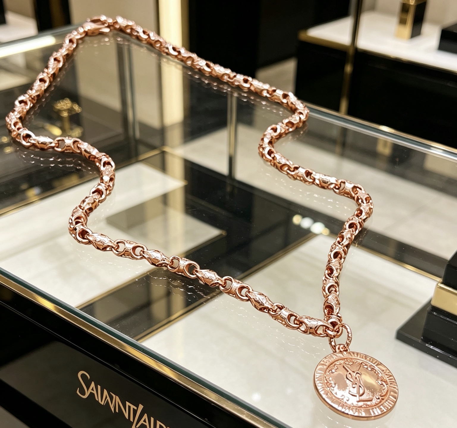 圣罗兰项链新品发布 V金材质 Yves Saint Laurent DIVAS‘ DREAM 系列 品相