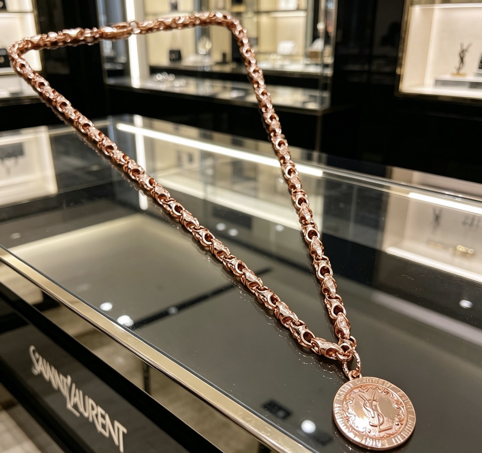 圣罗兰项链新品发布 V金材质 Yves Saint Laurent DIVAS‘ DREAM 系列 品相