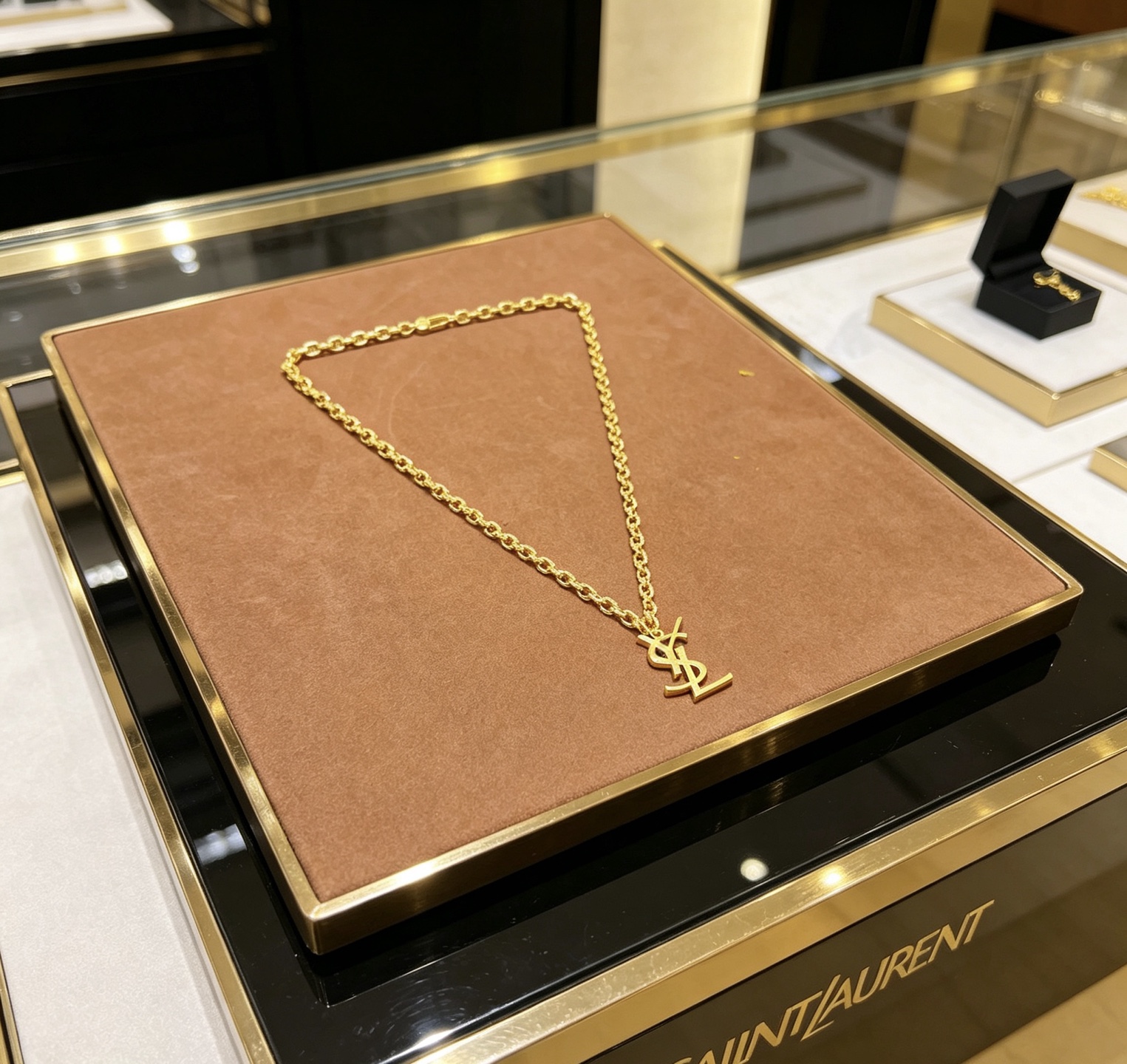 圣罗兰项链新品发布 V金材质 Yves Saint Laurent DIVAS‘ DREAM 系列 品相