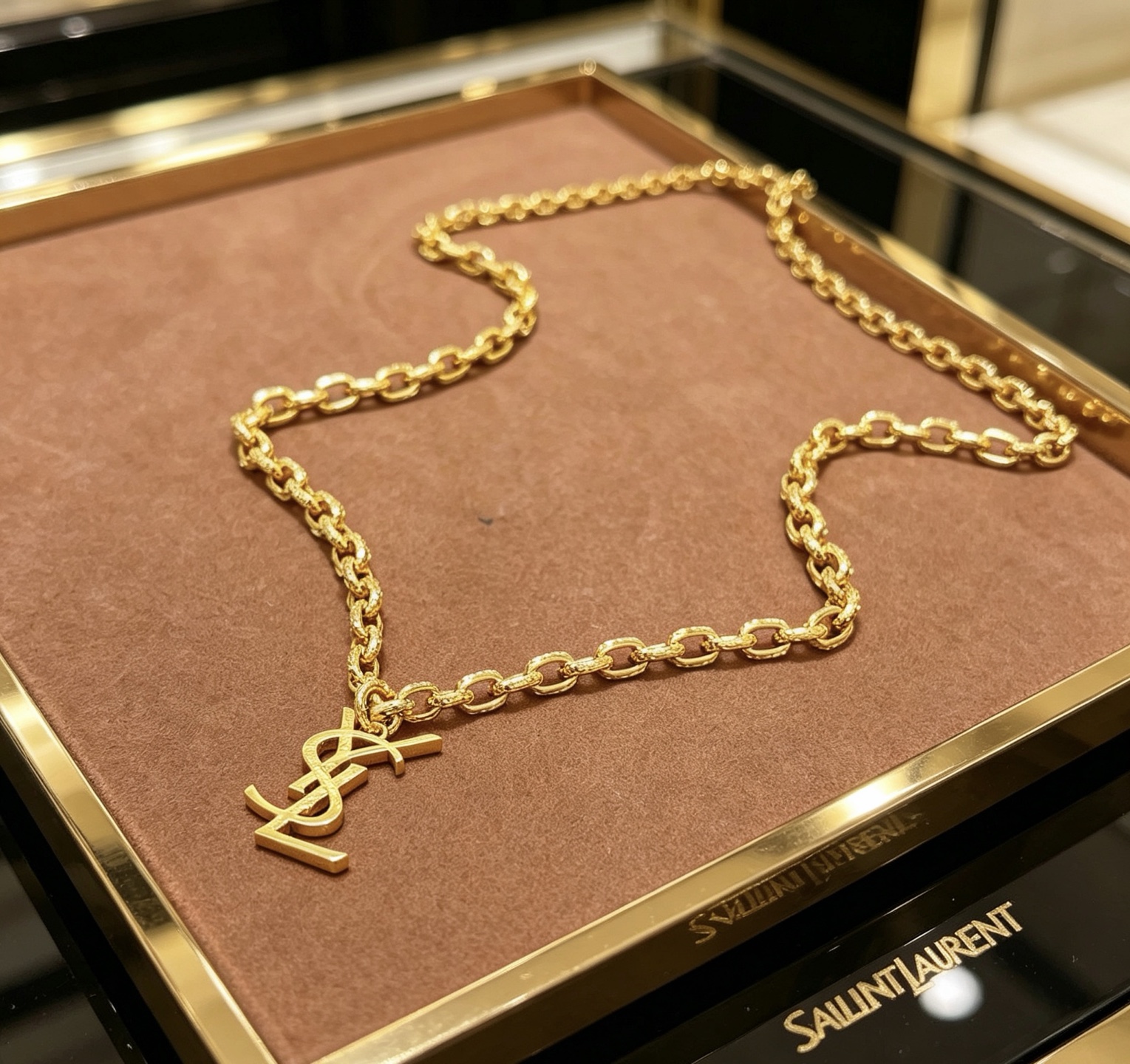圣罗兰项链新品发布 V金材质 Yves Saint Laurent DIVAS‘ DREAM 系列 品相