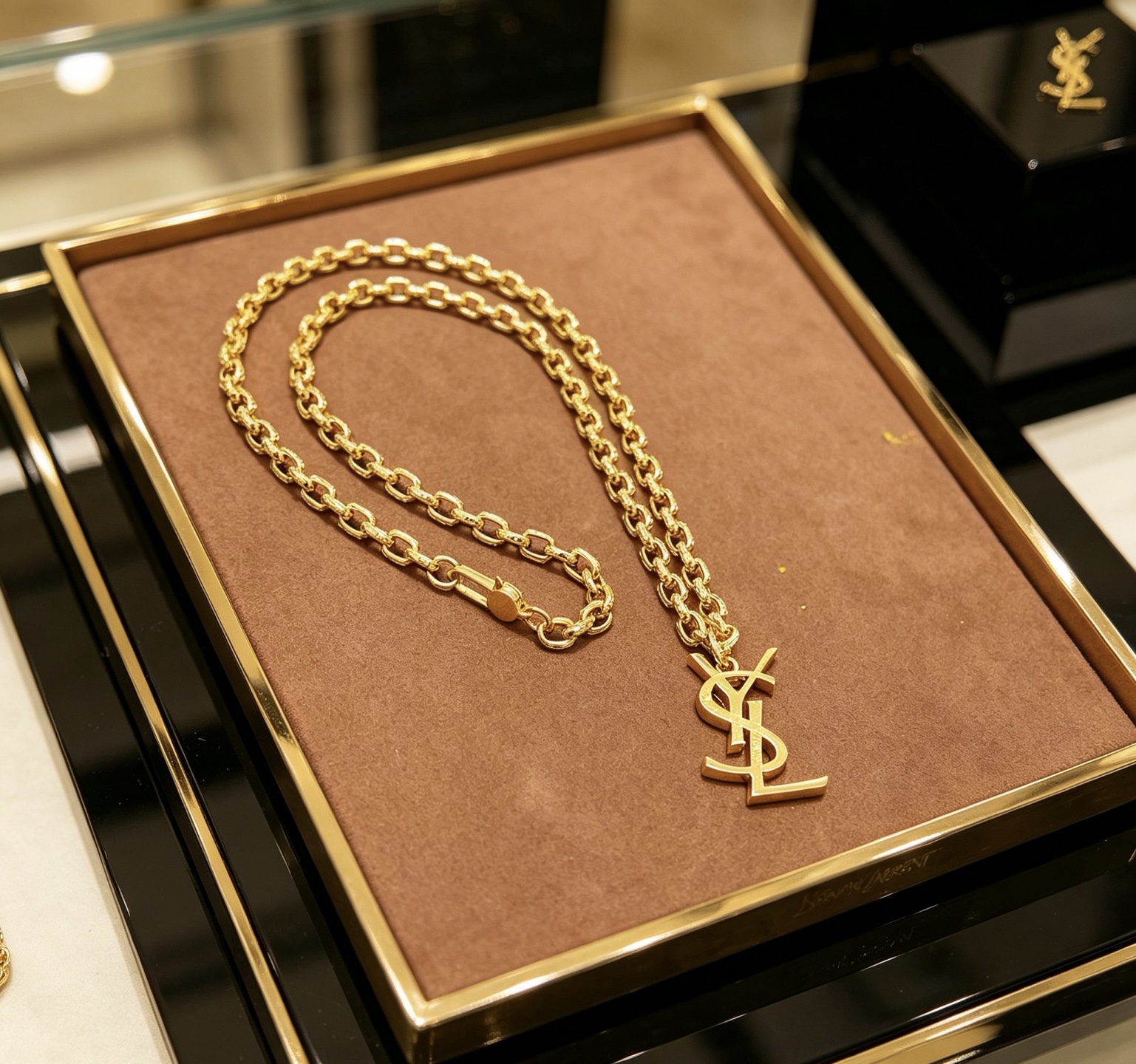 圣罗兰项链新品发布 V金材质 Yves Saint Laurent DIVAS‘ DREAM 系列 品相