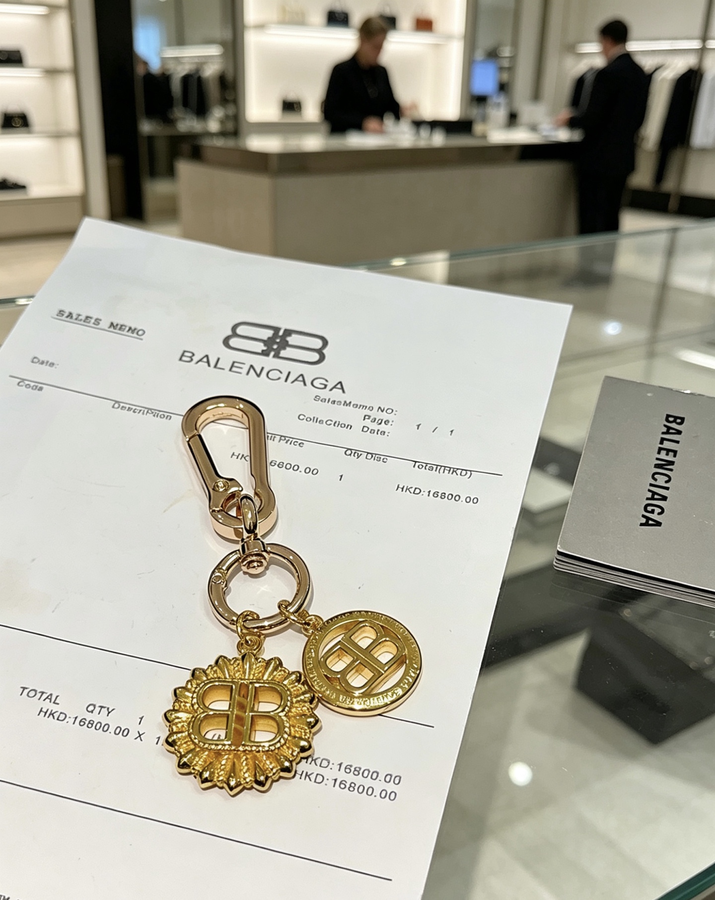 NO:879753,The first batch of new products released Balenciaga bag charm keychain Balenciaga keychain The latest bag charms are of a higher grade and are the same style as celebrities Classic co-branded design concept keychain series The details are distressed and not available in the market Glossy version This one has been on the market. The best-selling model in Balenciaga. Very good match with trendy backpacks, jewelry boutiques, balenciaga, backpacks, keychain19860909批新品发布 巴黎世家包包挂饰钥匙扣 巴黎世家钥匙扣 最新款包包挂饰档次更高明星同款 经典款联名设计理念钥匙扣系列 细节对版做旧处理 非市面亮面版型 这款一直在出 巴黎世家里面热卖款 非常好搭配潮流背包,饰品精品,balenciaga,backpacks,keychain,Jewelry
