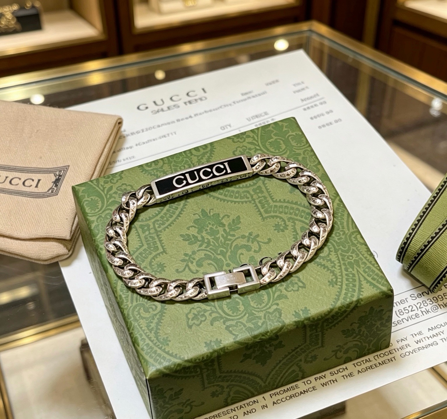NO:879769,Batch. New Gucci bracelets are released. Gucci Gucci bracelets are the latest classic style. Exquisite regardless of style and texture, they are absolutely top-notch. You can identify the pattern logo chain body at a glance. The original logo is super nice. The best choice for matching clothes, a must-have artifact for men and women. Simple and elegant, low-key and luxurious. Size 16.18. 20.22.24 cm, fine jewelry, gucci, gucci, bracelet19860909批. 古驰新品手链出炉 Gucci古驰手链最新款的经典款 精致无论款式 质感 都是绝对的顶尖feel 只要看一眼就懂了认准花纹logo链身 原版logo 超 nice 搭配衣服最佳的选择,男女同款必备神器 简单又大气,低调显奢华码数16.18. 20.22.24厘米,饰品精品,gucci,gucci,bracelet,Jewelry