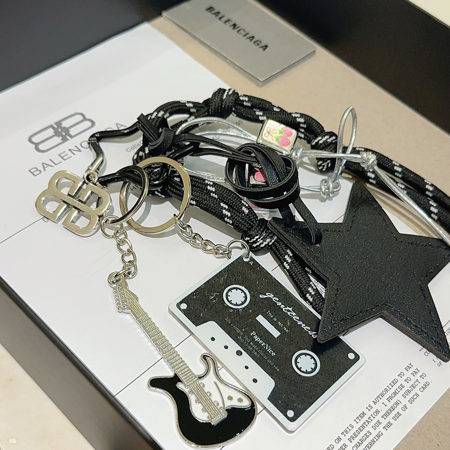 NO:879774,The first batch of new products released Balenciaga bag charm keychain Balenciaga keychain The latest bag charms are of a higher grade and are the same style as celebrities Classic co-branded design concept keychain series The details are distressed and not available in the market Glossy version This one has been on the market. The best-selling model in Balenciaga. Very good match with trendy backpacks, jewelry boutiques, balenciaga, backpacks, keychain19860909批新品发布 巴黎世家包包挂饰钥匙扣 巴黎世家钥匙扣 最新款包包挂饰档次更高明星同款 经典款联名设计理念钥匙扣系列 细节对版做旧处理 非市面亮面版型 这款一直在出 巴黎世家里面热卖款 非常好搭配潮流背包,饰品精品,balenciaga,backpacks,keychain,Jewelry