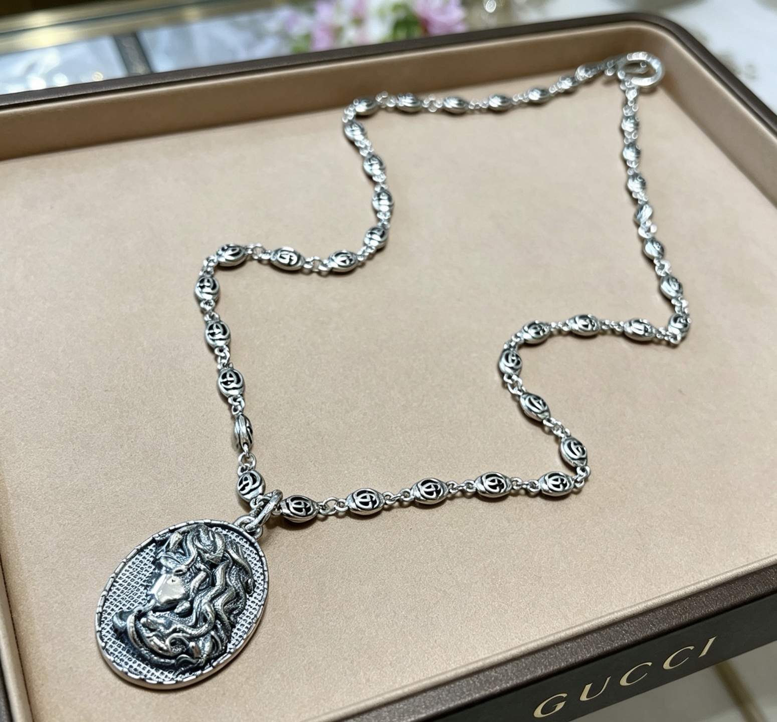 新品发布 👒𝐆𝐮𝐜𝐜𝐢古驰项链最新款链条档次更高明星同款Anger Forest系列双G经典款艺术设计理 新品发布 👒𝐆𝐮𝐜𝐜𝐢古驰项链最新款链条档次更高明星同款Anger Forest系列双G经典款艺术设计理