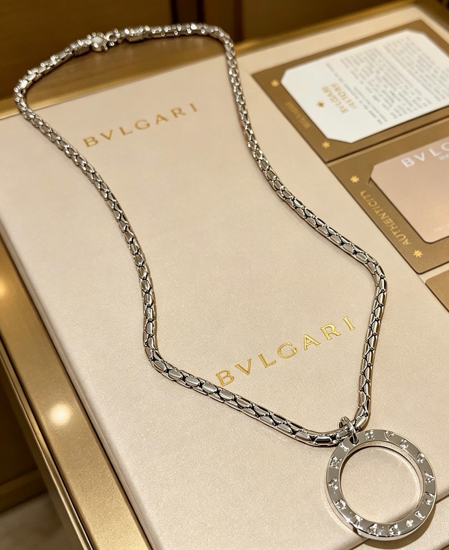 宝格丽项链V金材质 。BVLGARI宝格丽 DIVAS‘ DREAM 系列 品相完美，细节无敌，那种独特