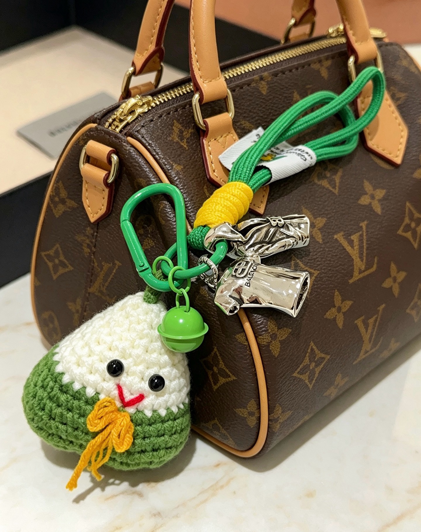 NO:879820,A new batch of Dragon Boat Festival rice dumpling keychains are released. Balenciaga bag charms keychains. Balenciaga keychains. The latest bag charms are of higher quality and are the same style as celebrities. Classic co-branded design concept keychain series. The details are distressed. Unmarketed glossy version. This one has been out. The best-selling model in Balenciaga. Very good match with trendy backpacks, jewelry boutiques, balenciaga, backpacks, keychains.19860909批端午节粽子钥匙扣新品发布 巴黎世家包包挂饰钥匙扣 巴黎世家钥匙扣 最新款包包挂饰档次更高明星同款 经典款联名设计理念钥匙扣系列 细节对版做旧处理 非市面亮面版型 这款一直在出 巴黎世家里面热卖款 非常好搭配潮流背包,饰品精品,balenciaga,backpacks,keychain,Jewelry