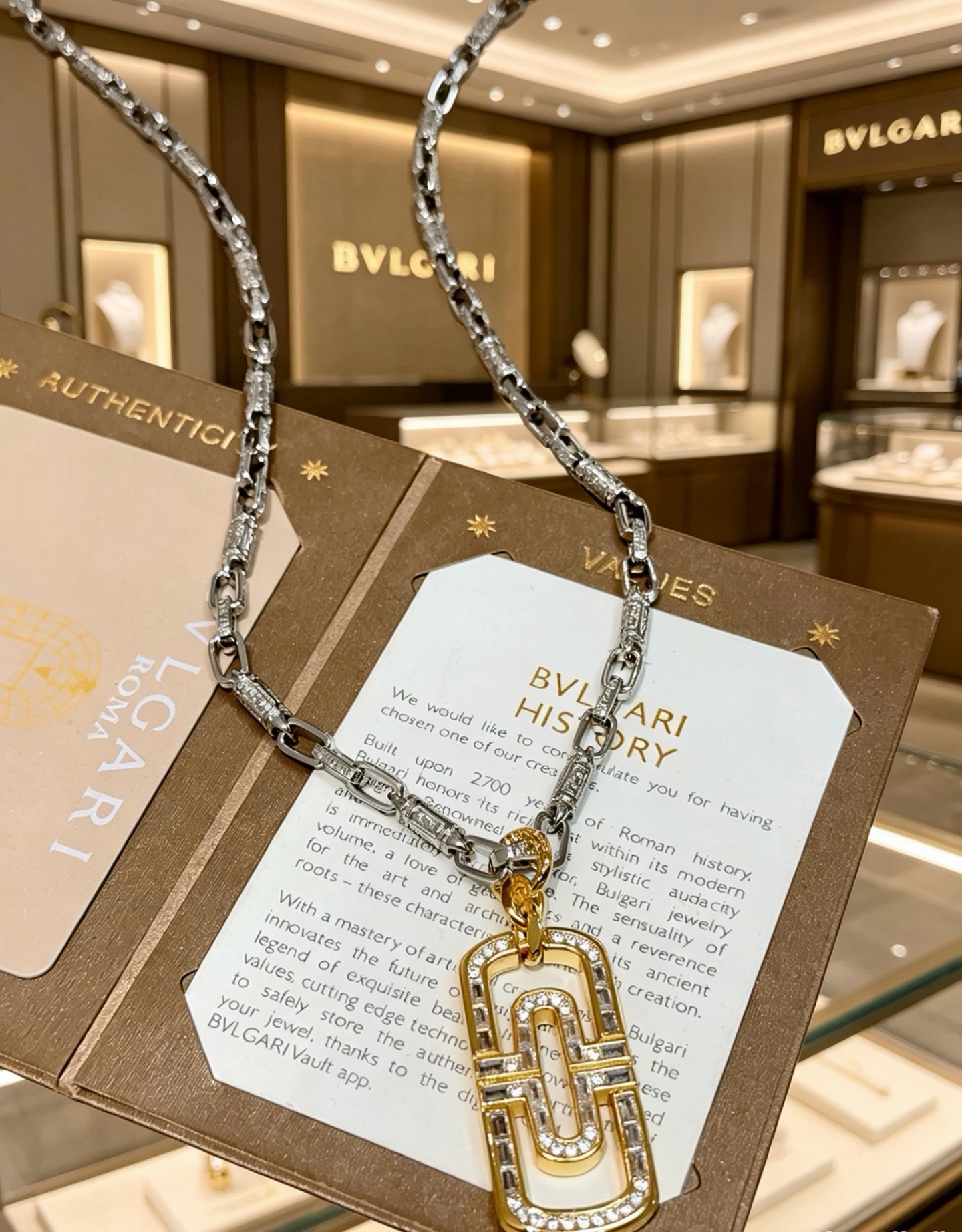 宝格丽项链V金材质 。BVLGARI宝格丽 DIVAS‘ DREAM 系列 品相完美，细节无敌，那种独特