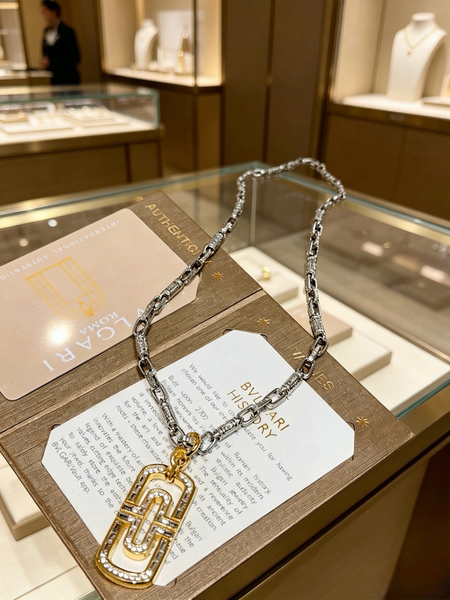 宝格丽项链V金材质 。BVLGARI宝格丽 DIVAS‘ DREAM 系列 品相完美，细节无敌，那种独特