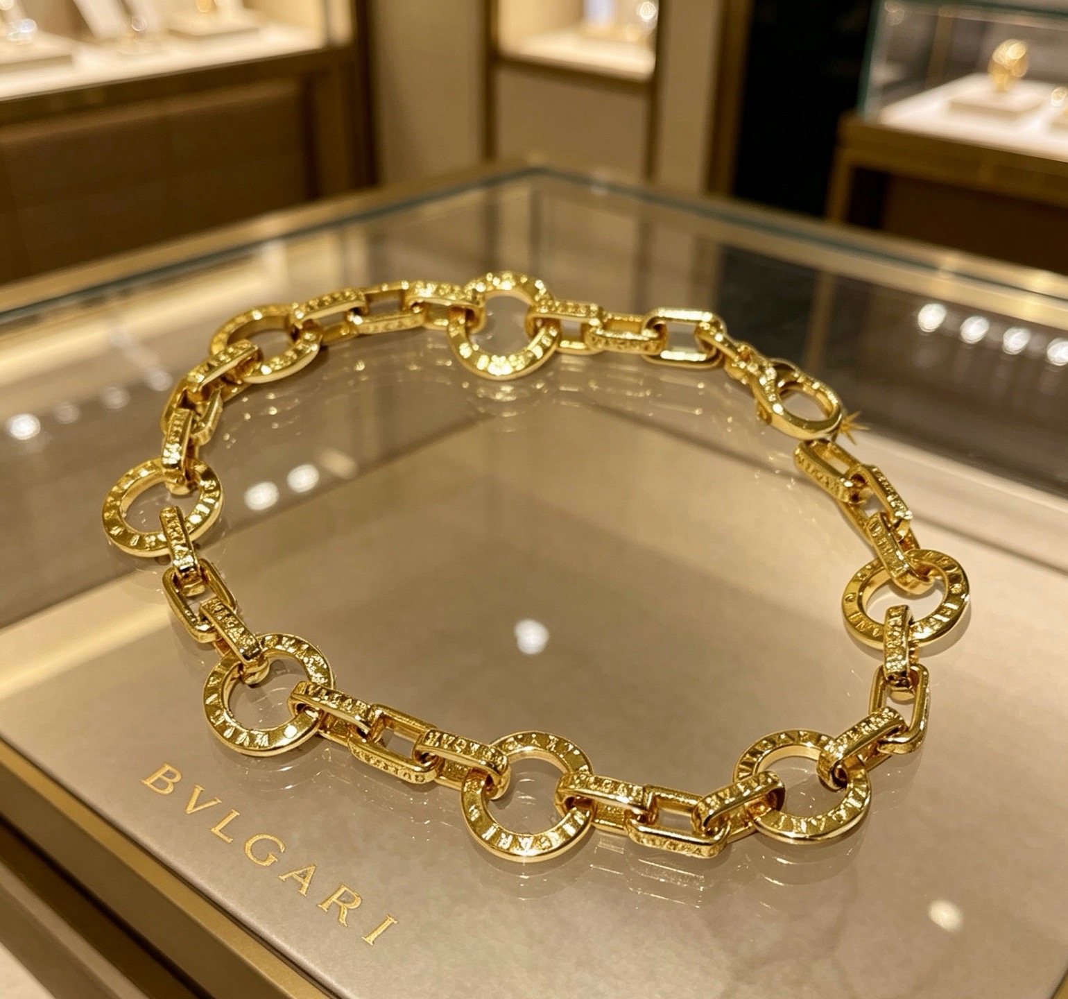 宝格丽手链V金材质 BVLGARI宝格丽 DIVAS‘ DREAM 系列 品相完美，细节无敌，那种独特的