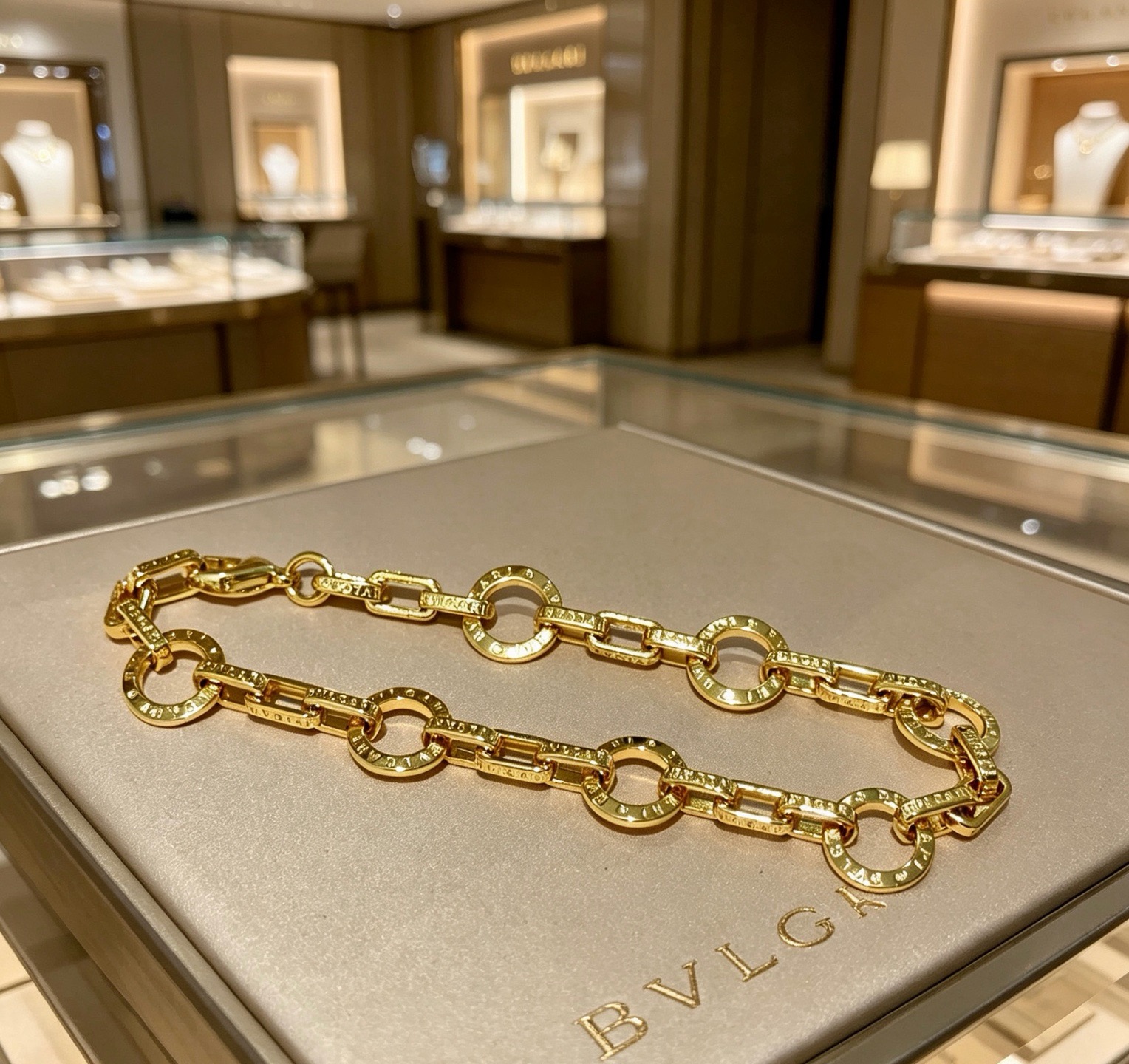 宝格丽手链V金材质 BVLGARI宝格丽 DIVAS‘ DREAM 系列 品相完美，细节无敌，那种独特的