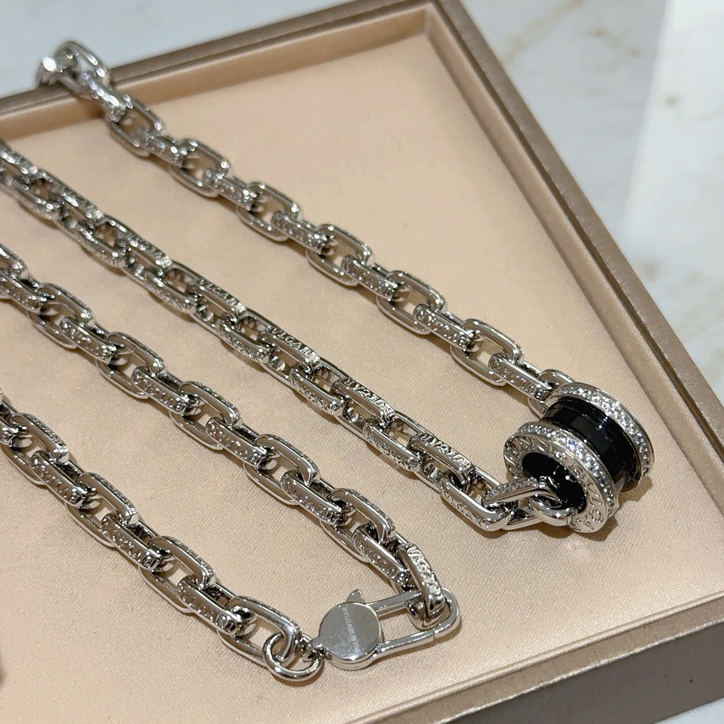 宝格丽项链V金材质 BVLGARI宝格丽 DIVAS‘ DREAM 系列 品相完美，细节无敌，那种独特的