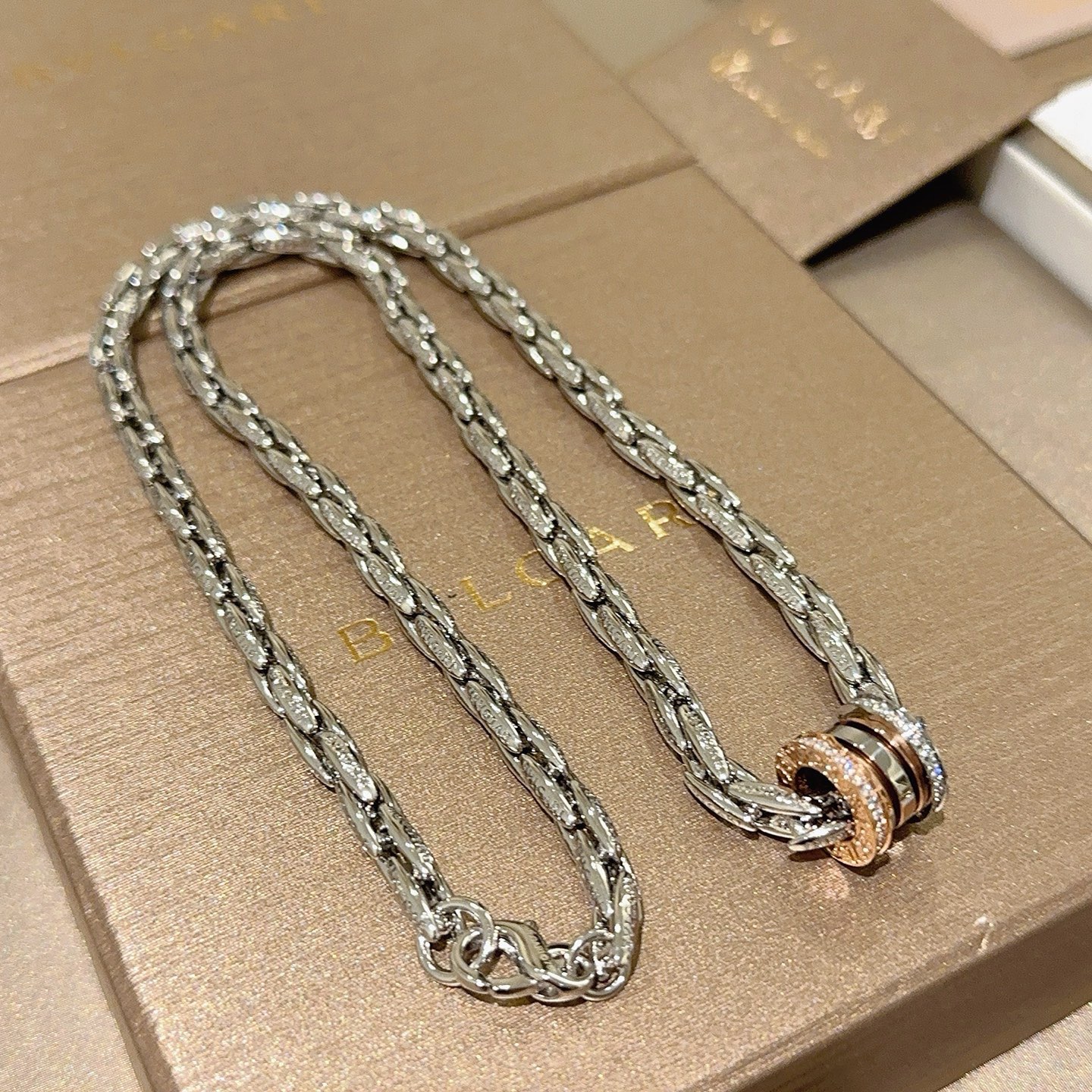 宝格丽项链V金材质 BVLGARI宝格丽 DIVAS‘ DREAM 系列 品相完美，细节无敌，那种独特的