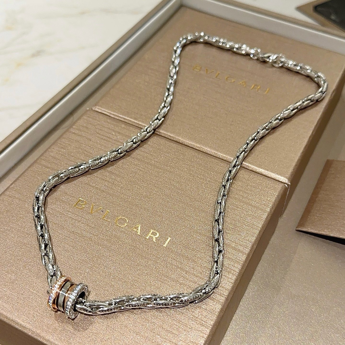 宝格丽项链V金材质 BVLGARI宝格丽 DIVAS‘ DREAM 系列 品相完美，细节无敌，那种独特的