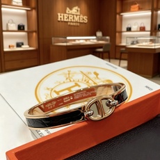 新品 真鳄鱼皮 🐊支持验皮 Hermes 爱马仕手镯 ❗️v金原版定制 爱马仕手环 鳄鱼皮材质工艺太考验 新品 真鳄鱼皮 🐊支持验皮 Hermes 爱马仕手镯 ❗️v金原版定制 爱马仕手环 鳄鱼皮材质工艺太考验