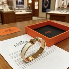 新品 真鳄鱼皮 🐊支持验皮 Hermes 爱马仕手镯 ❗️v金原版定制 爱马仕手环 鳄鱼皮材质工艺太考验 新品 真鳄鱼皮 🐊支持验皮 Hermes 爱马仕手镯 ❗️v金原版定制 爱马仕手环 鳄鱼皮材质工艺太考验