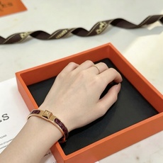 新品 真鳄鱼皮 🐊支持验皮 Hermes 爱马仕手镯 ❗️v金原版定制 爱马仕手环 鳄鱼皮材质工艺太考验 新品 真鳄鱼皮 🐊支持验皮 Hermes 爱马仕手镯 ❗️v金原版定制 爱马仕手环 鳄鱼皮材质工艺太考验