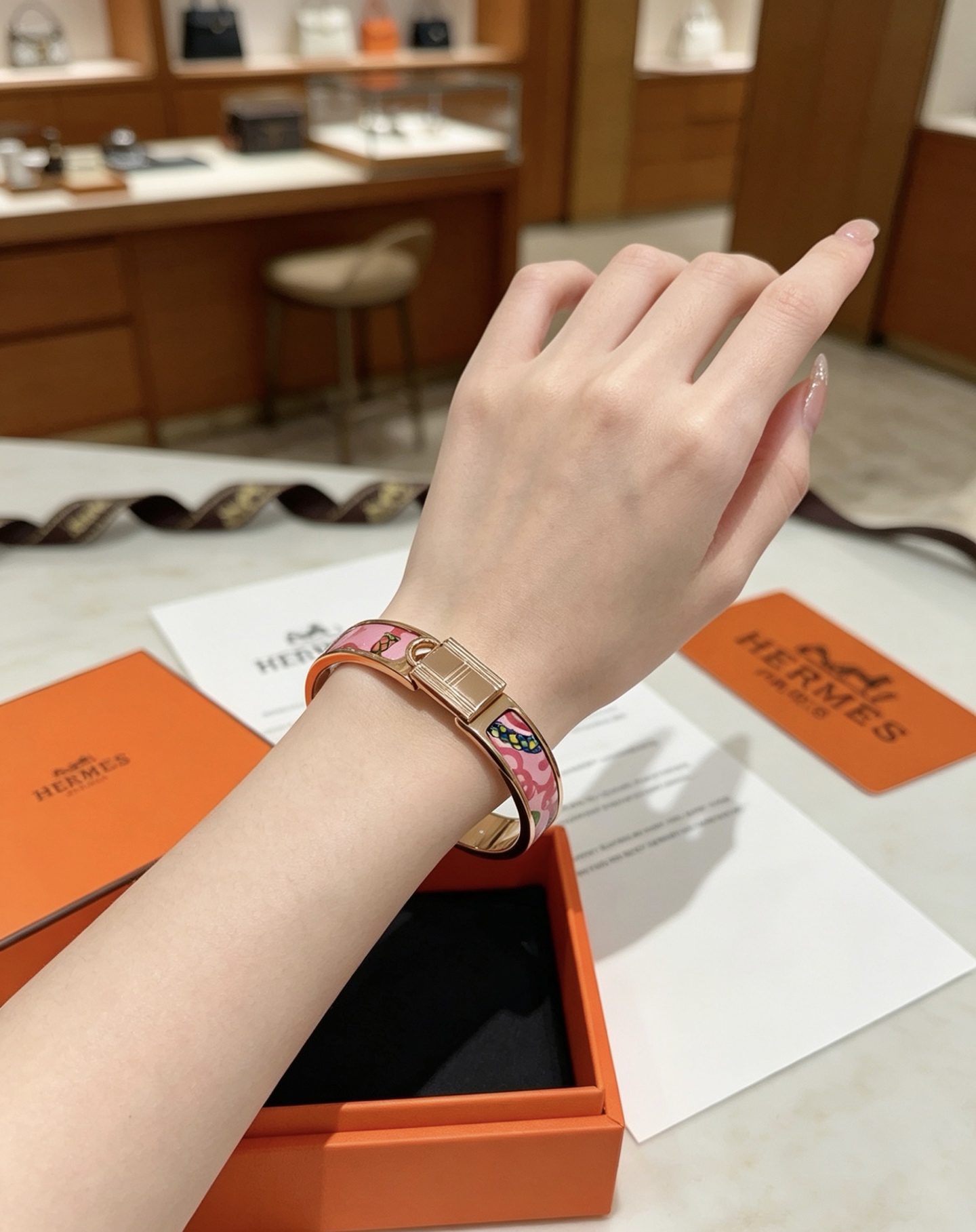 Hermes 爱马仕手镯 ❗️定制 手环 珐琅工艺太考验师傅的手艺了 要确保色泽手工制作好[色][色] 定制 都爱爱马仕手镯 ✨😝超精赞 各路 8