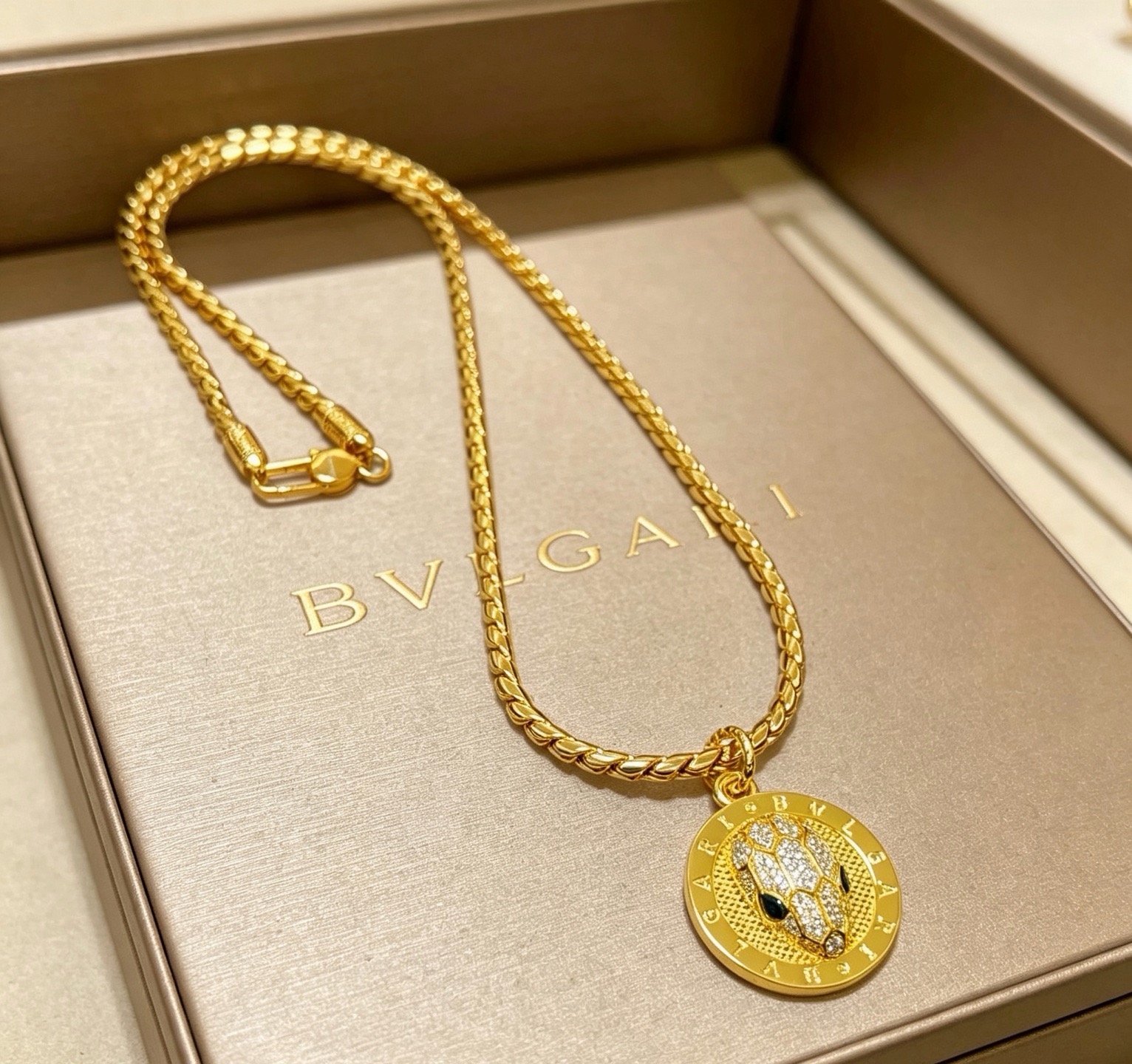 Bvlgari Haute Joaillerie Fine Jewelry Earrings Necklace Ring Ref 7