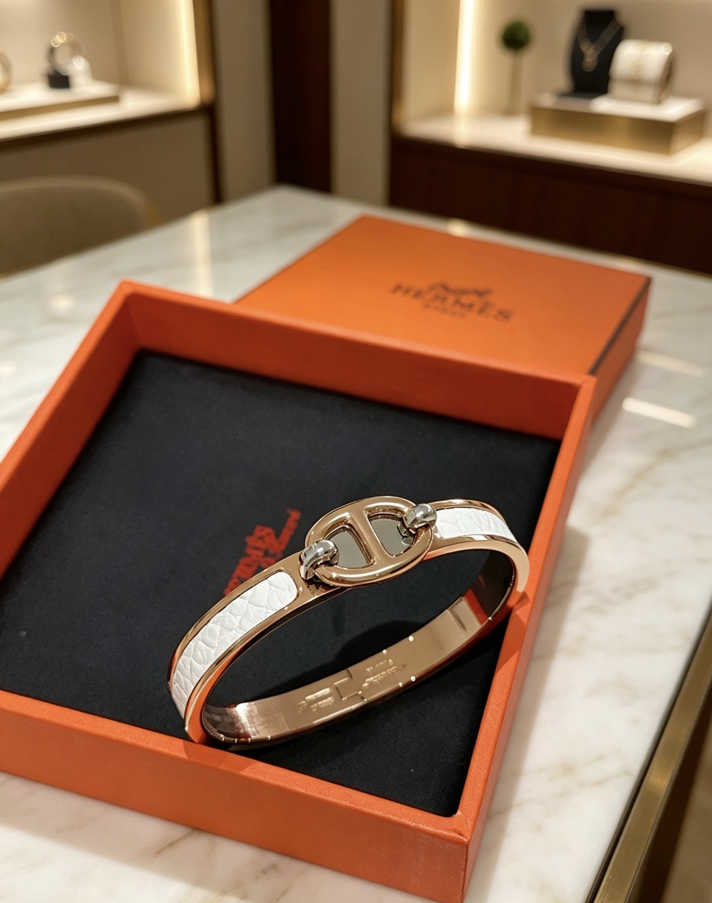 Hermes Mini Clic Chaine d Ancre bracelet Rose gold plated metal with white embossed leather inlay silver-tone hardware accents 17cm